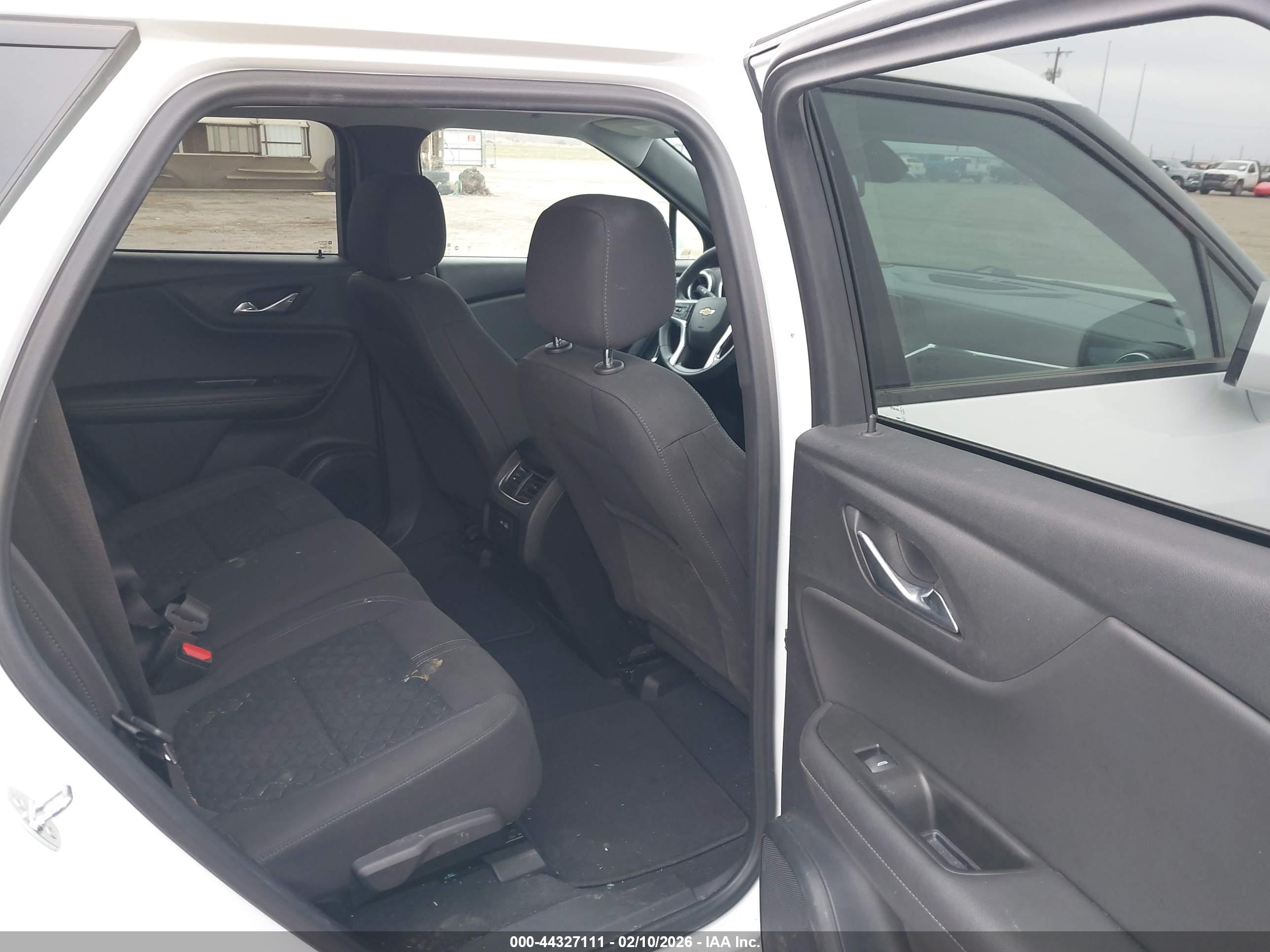 CHEVROLET BLAZER image 8