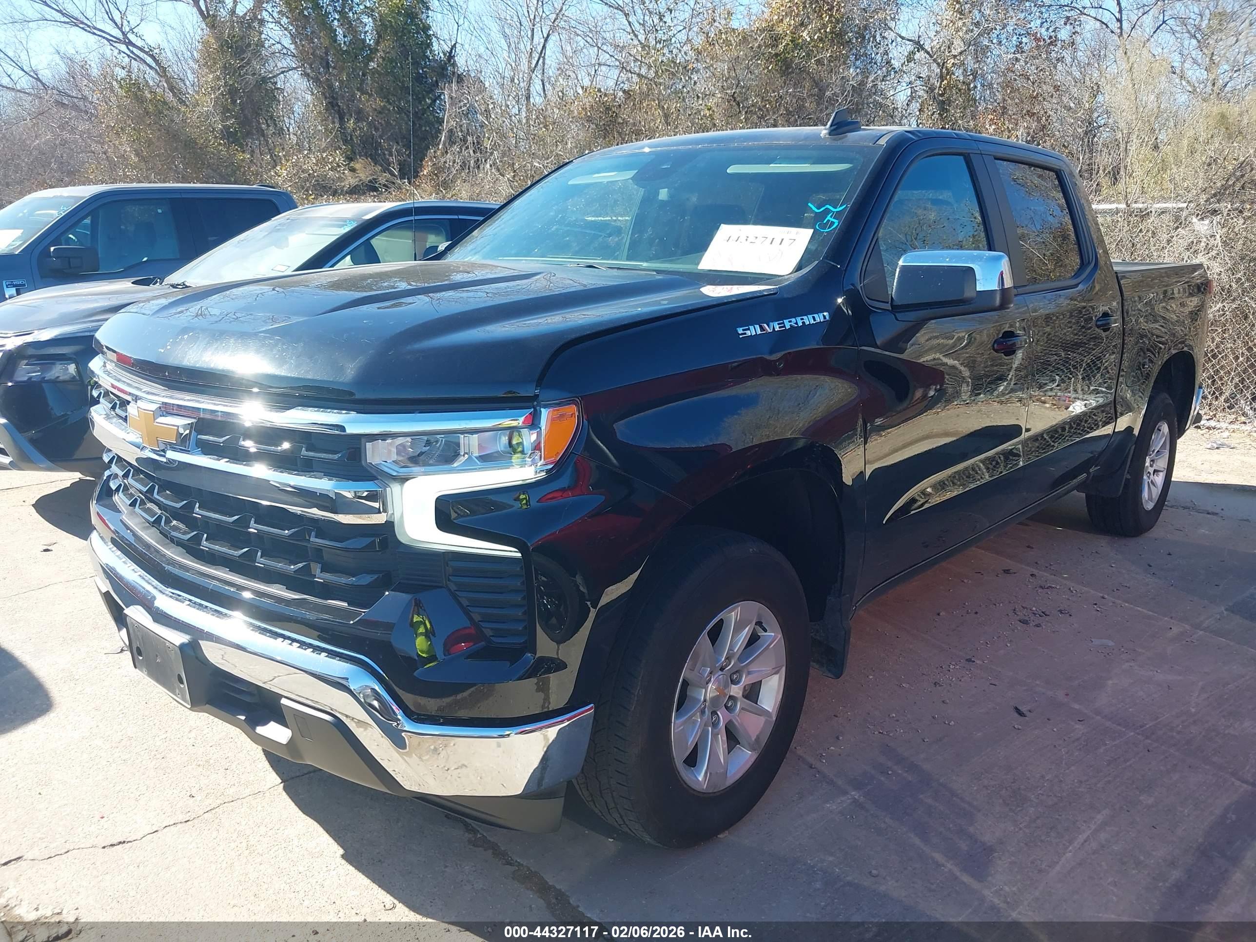 CHEVROLET SILVERADO image 2