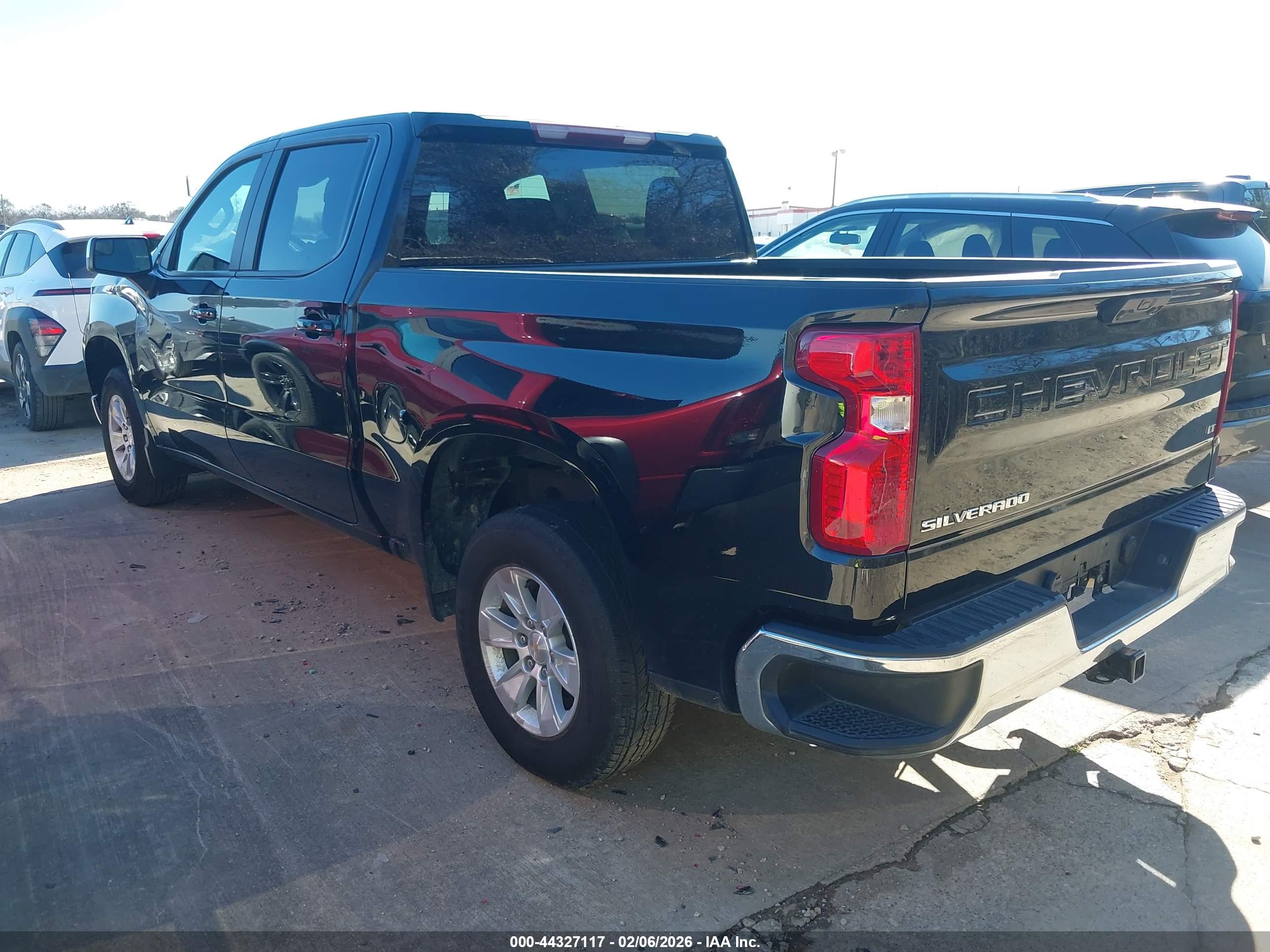 CHEVROLET SILVERADO image 3