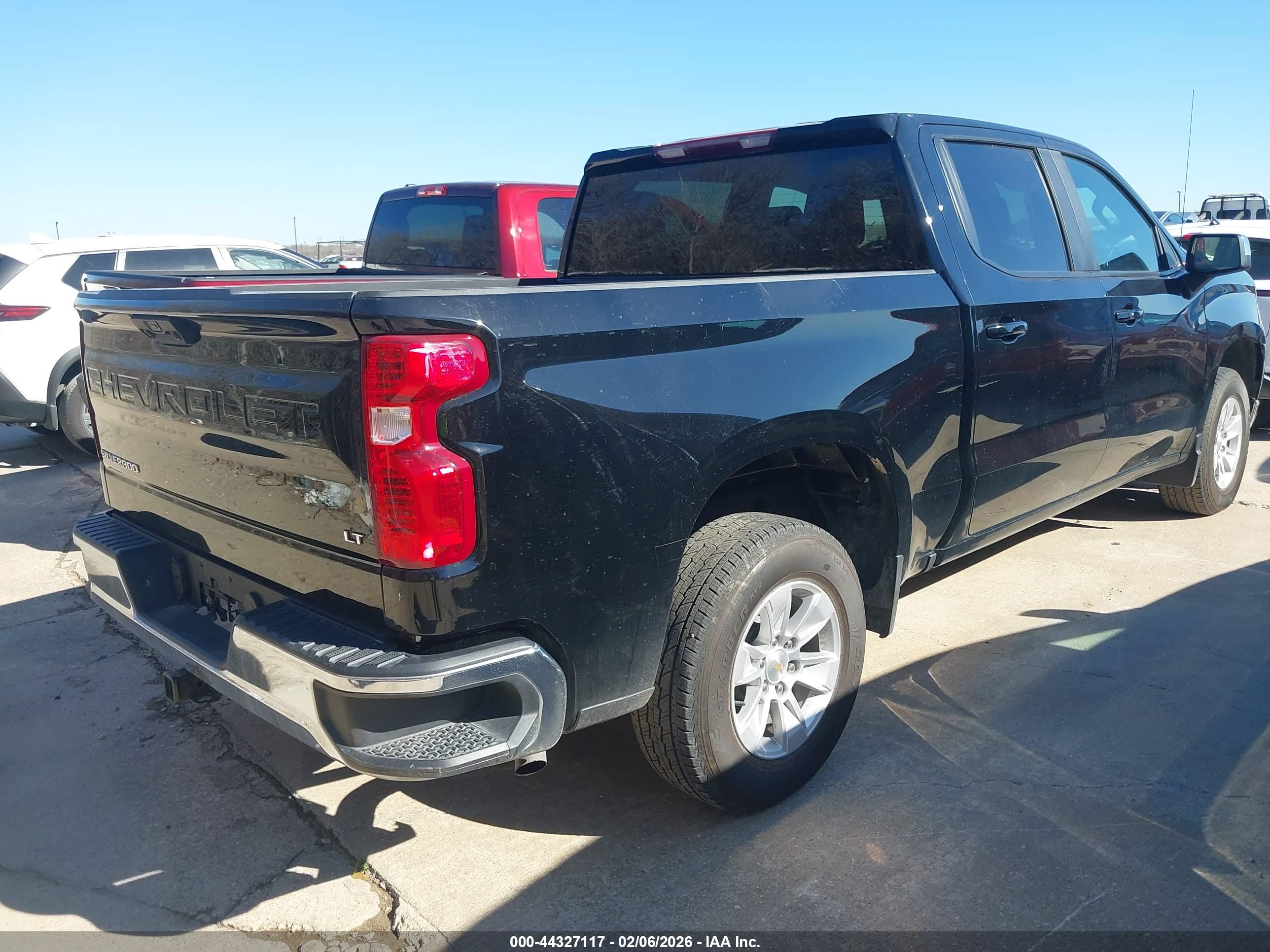 CHEVROLET SILVERADO image 4