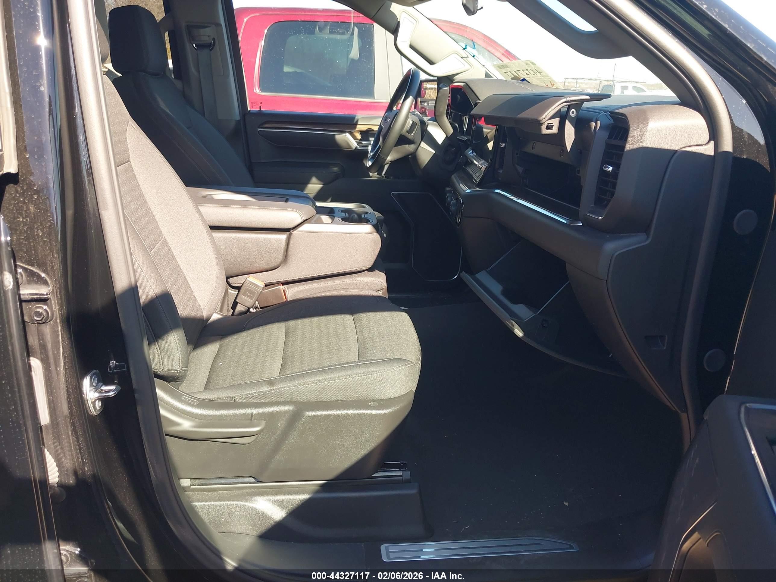 CHEVROLET SILVERADO image 5