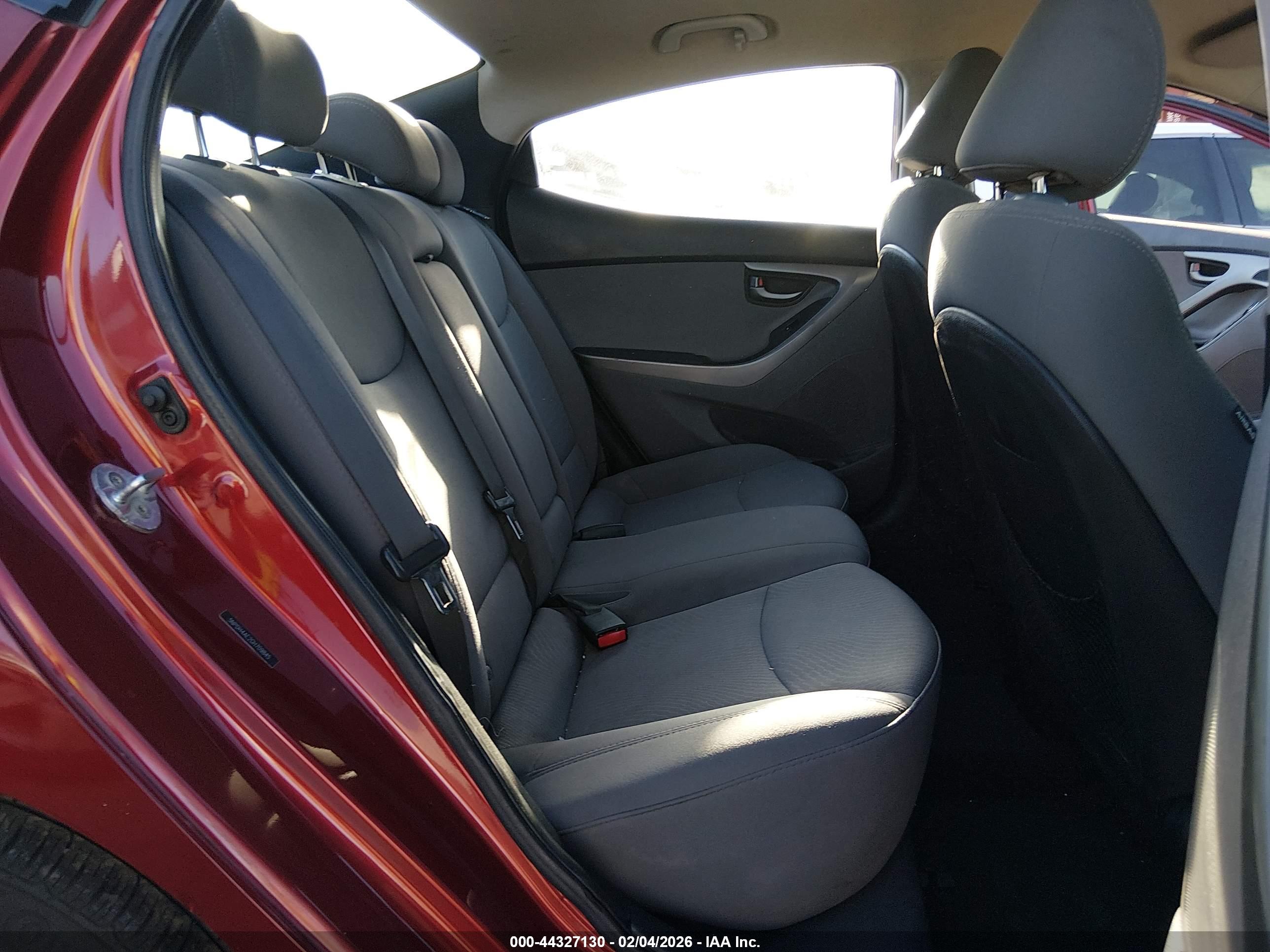 HYUNDAI ELANTRA image 8