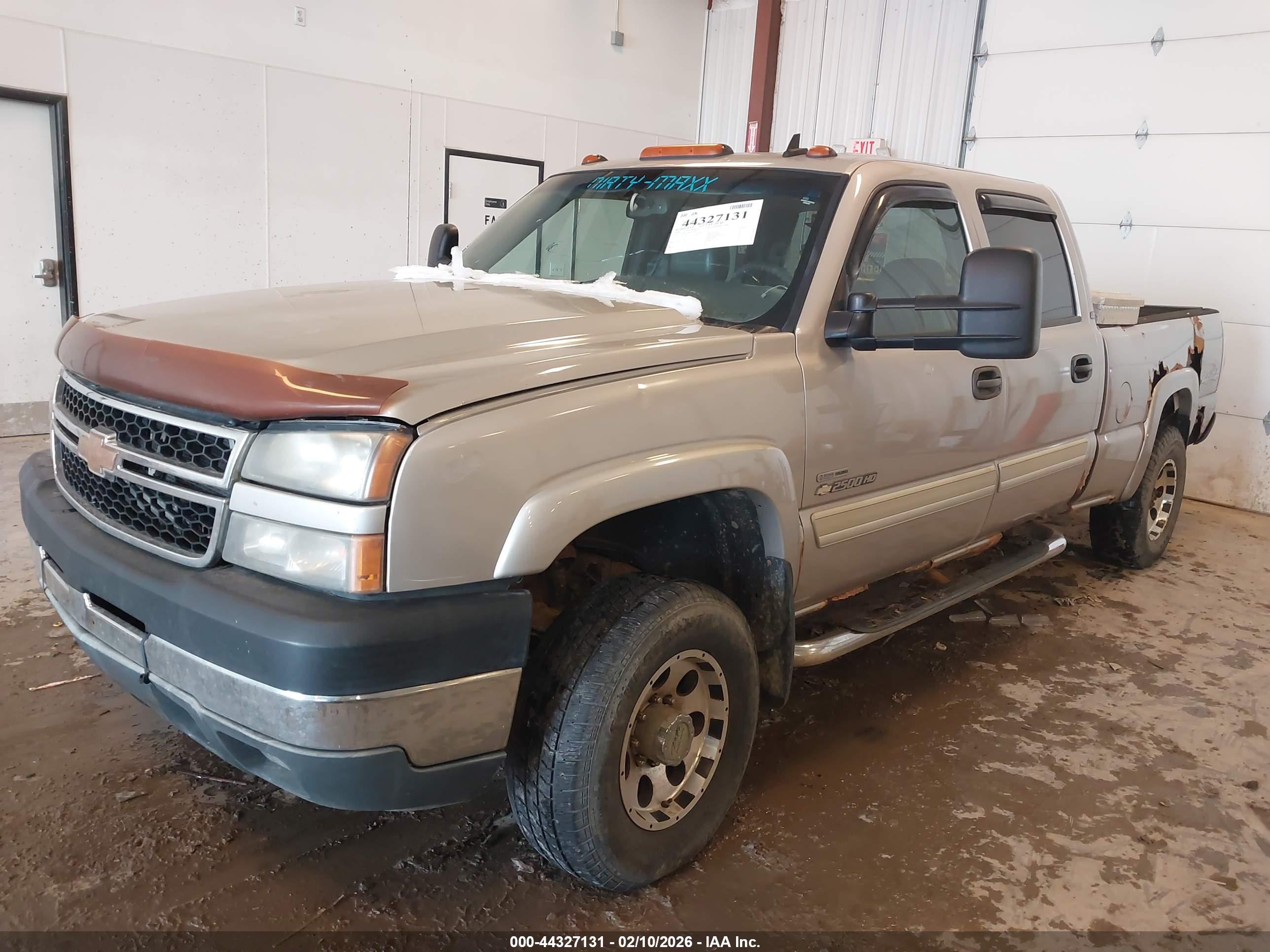 CHEVROLET SILVERADO image 2