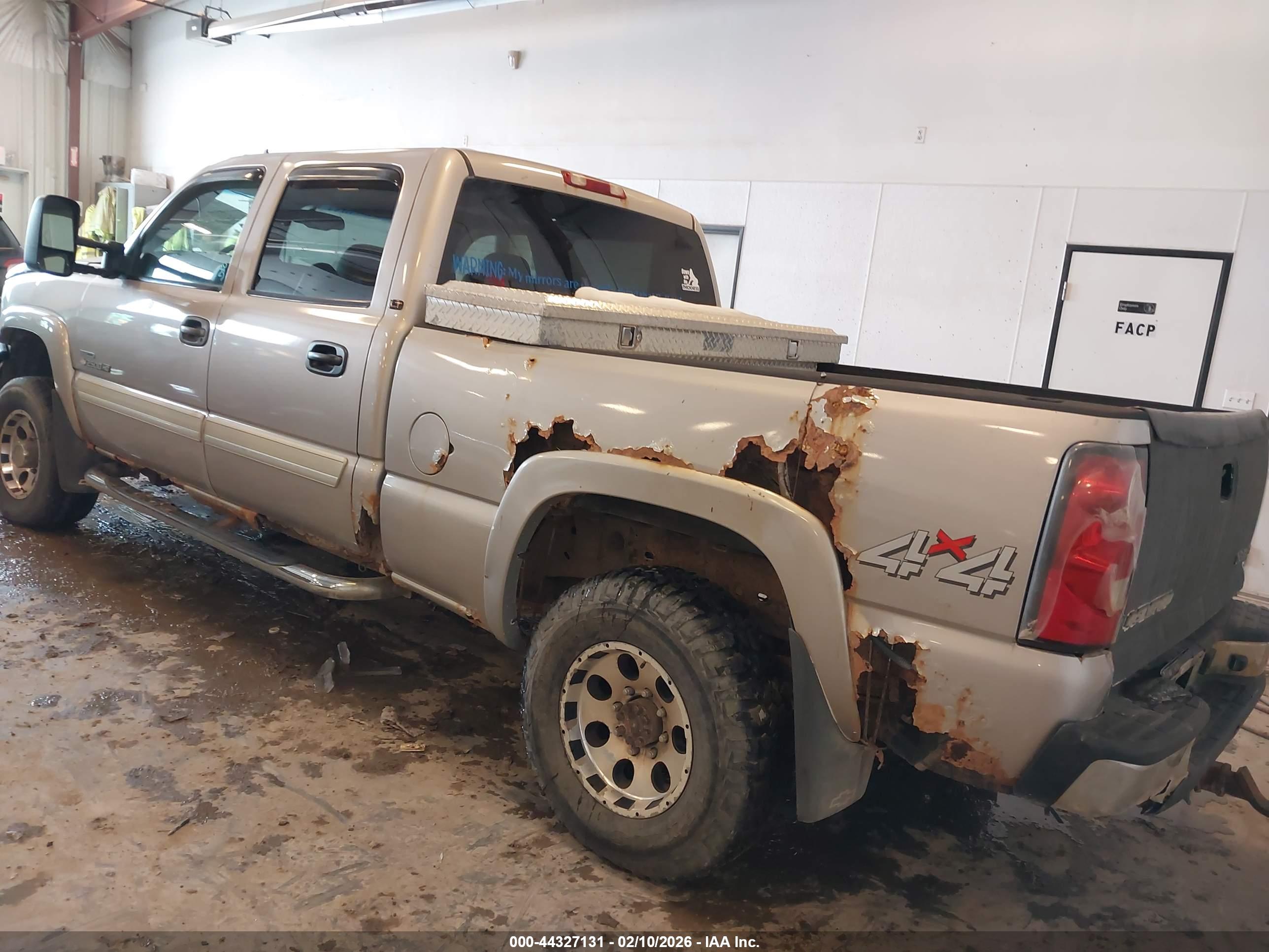 CHEVROLET SILVERADO image 3