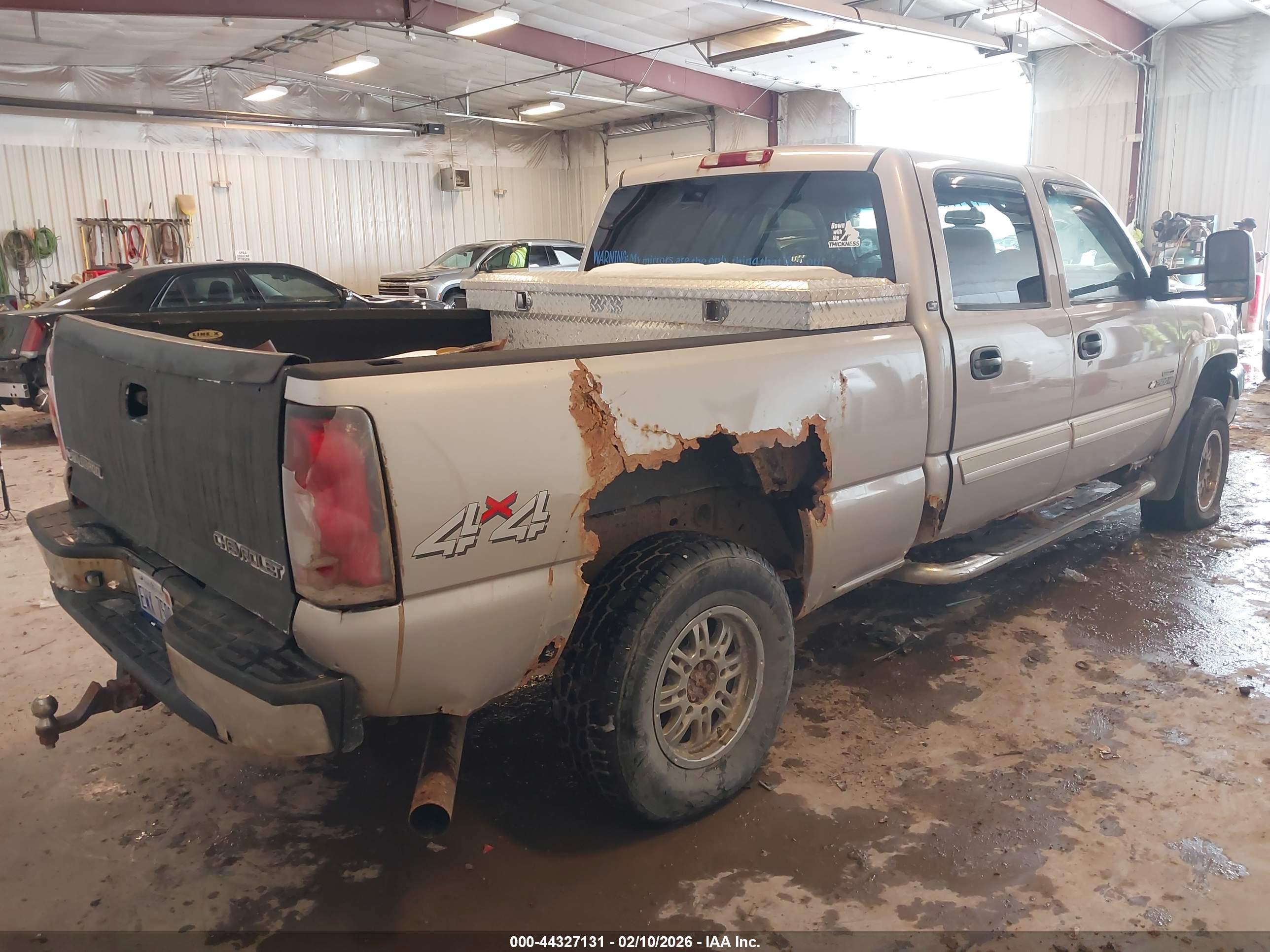 CHEVROLET SILVERADO image 4