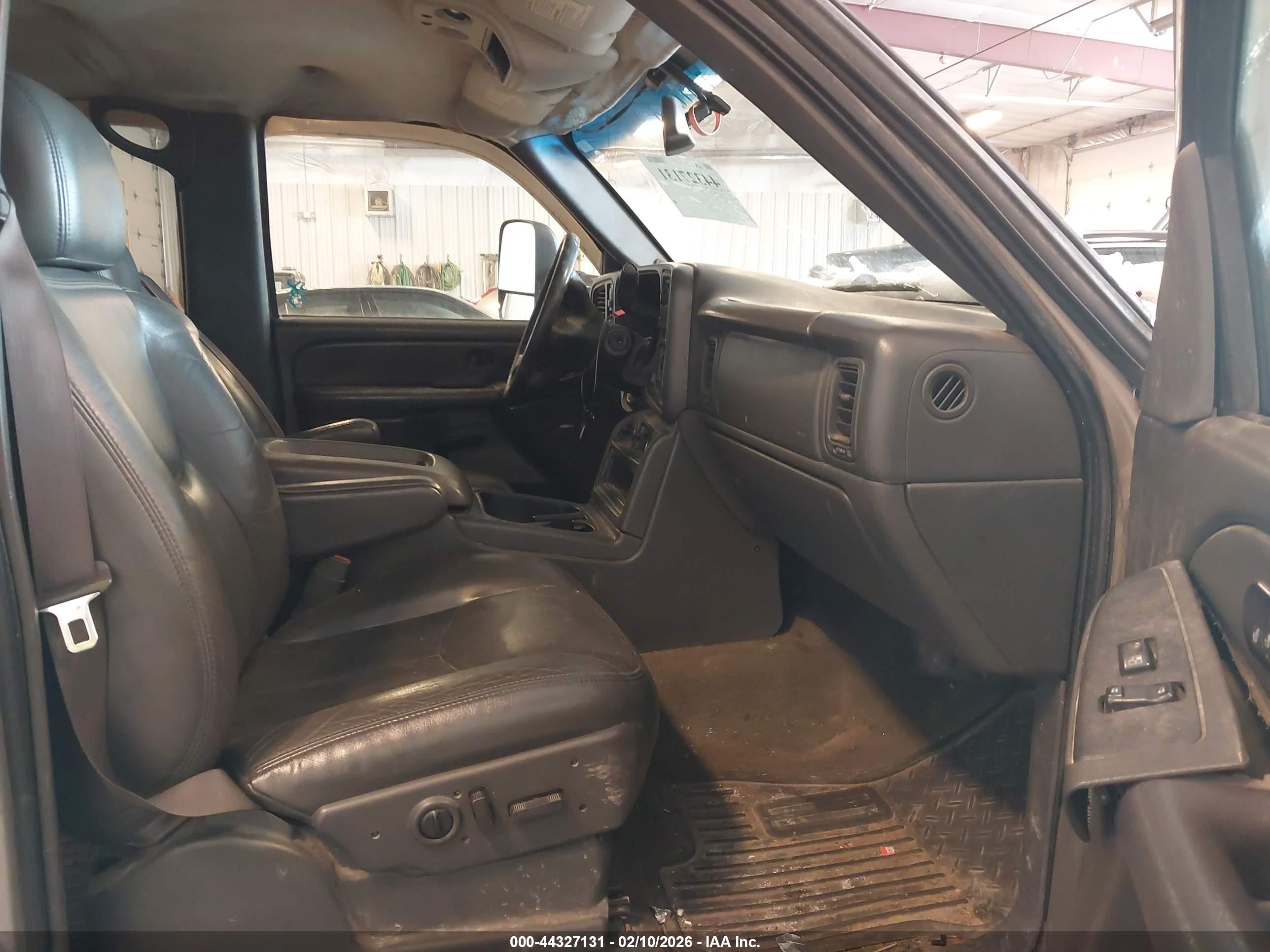 CHEVROLET SILVERADO image 5
