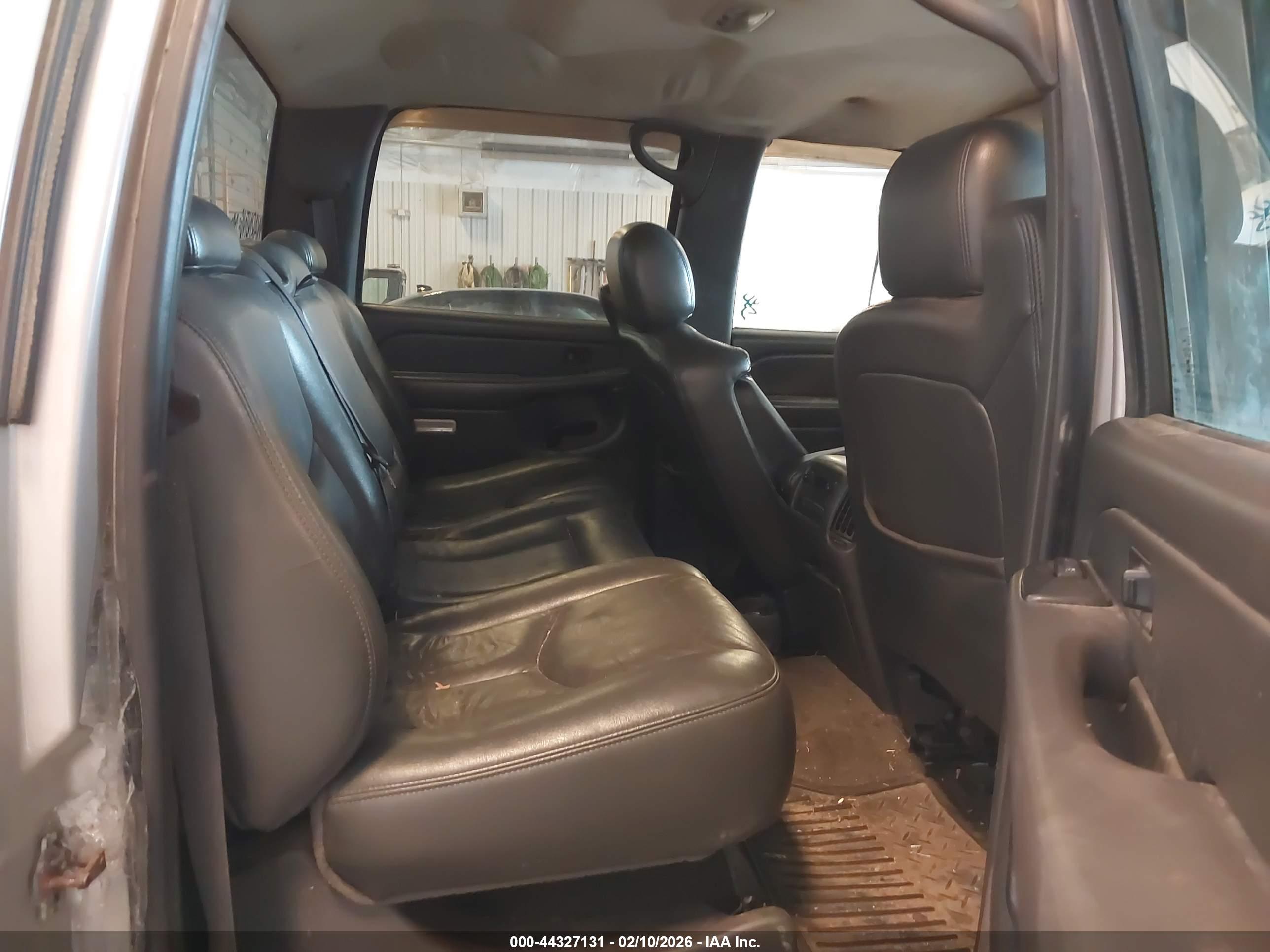 CHEVROLET SILVERADO image 8
