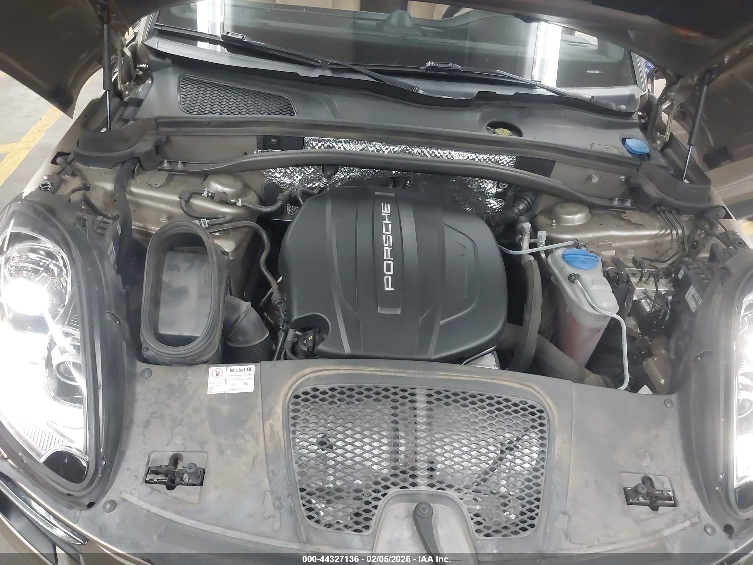 PORSCHE MACAN image 10