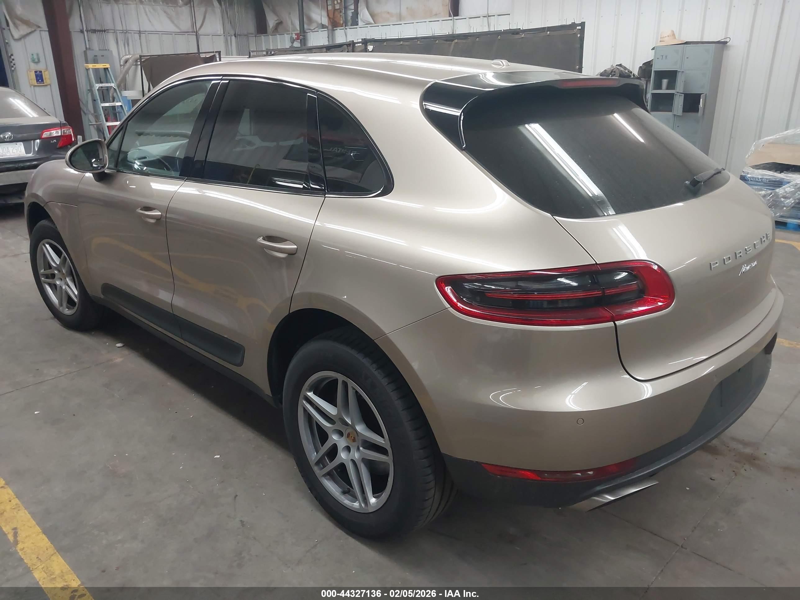 PORSCHE MACAN image 3