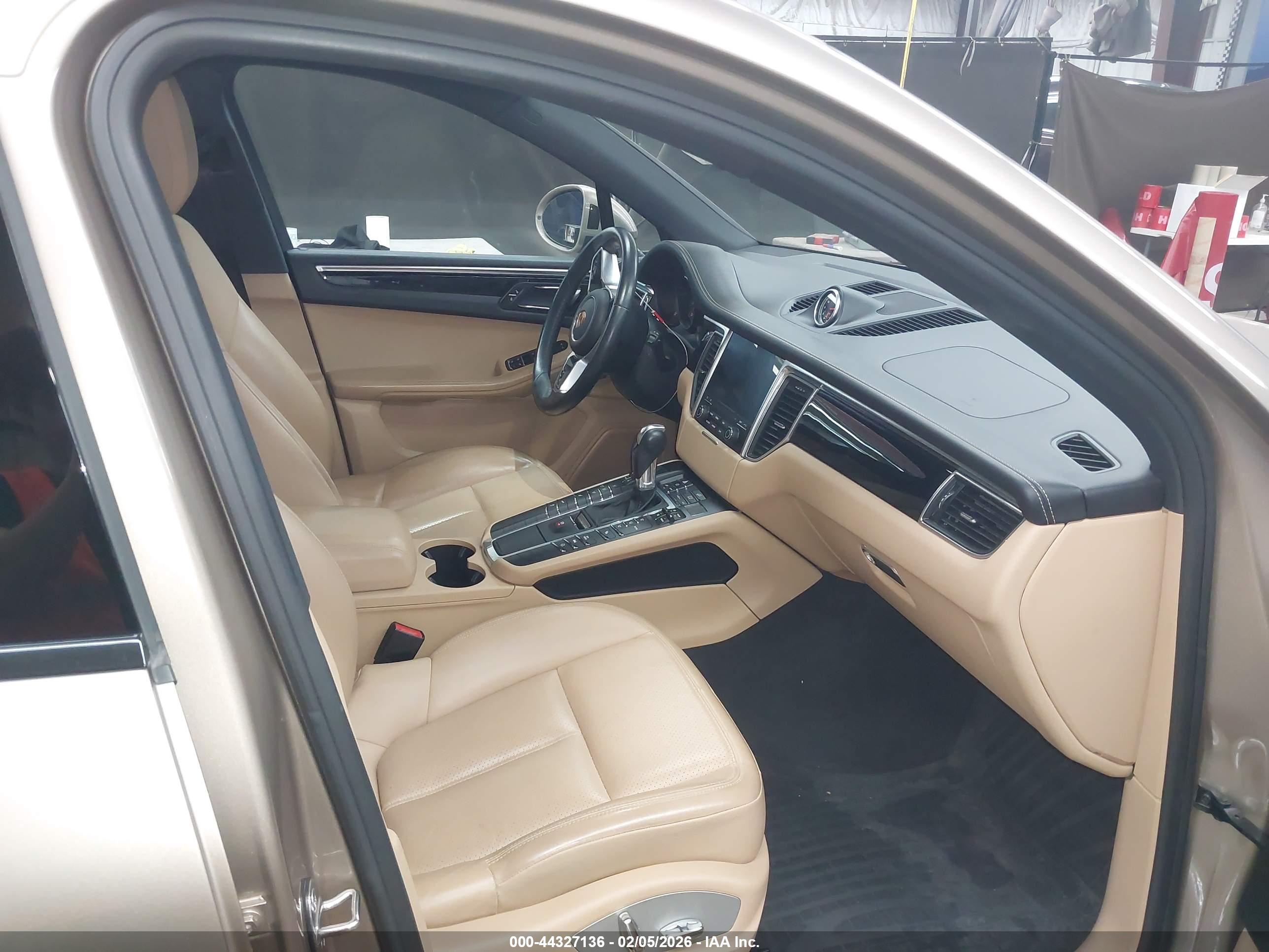 PORSCHE MACAN image 5