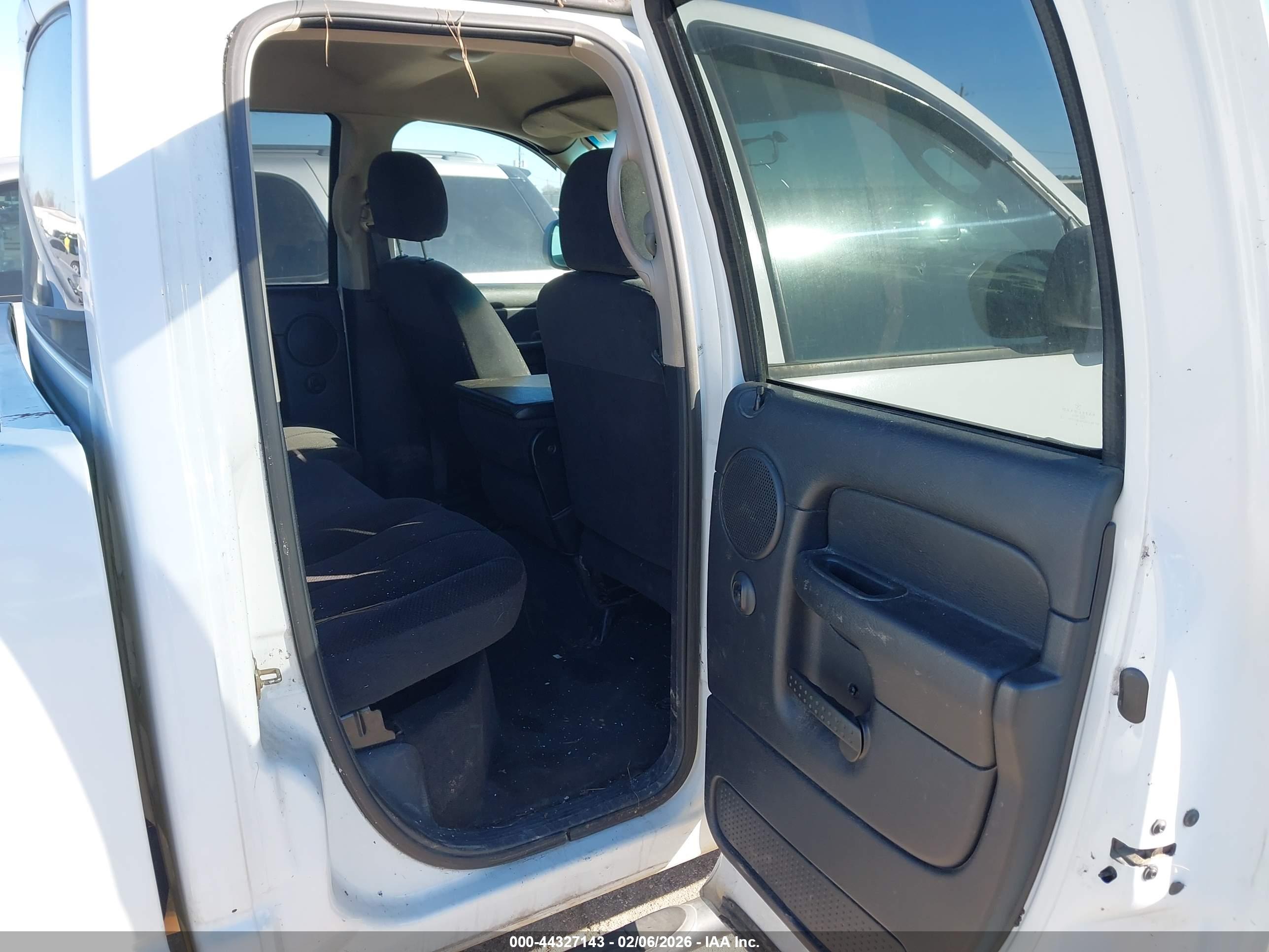 DODGE RAM image 8