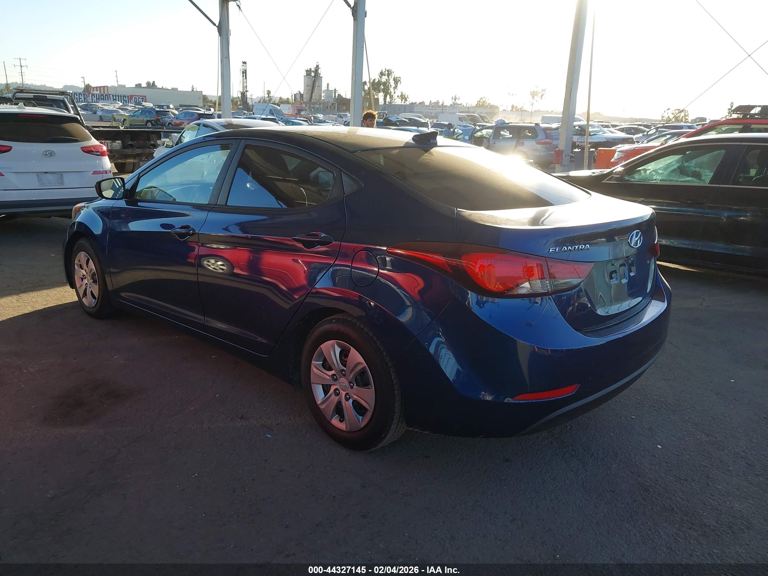 HYUNDAI ELANTRA image 3