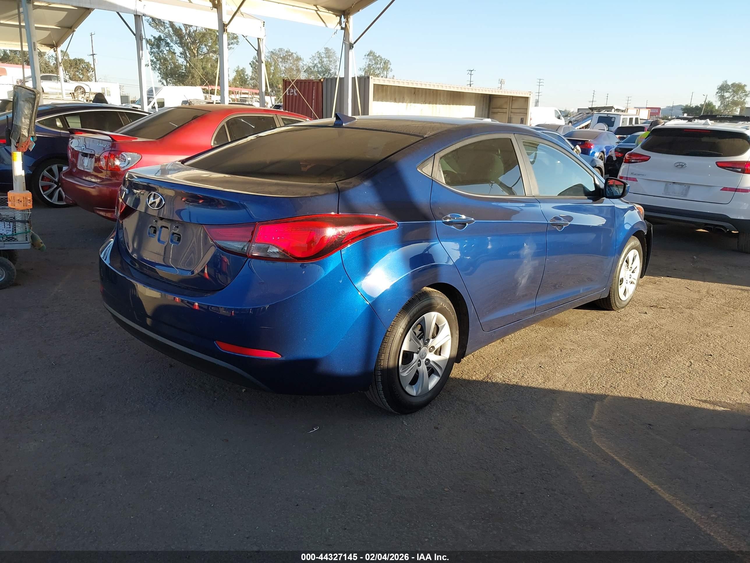 HYUNDAI ELANTRA image 4