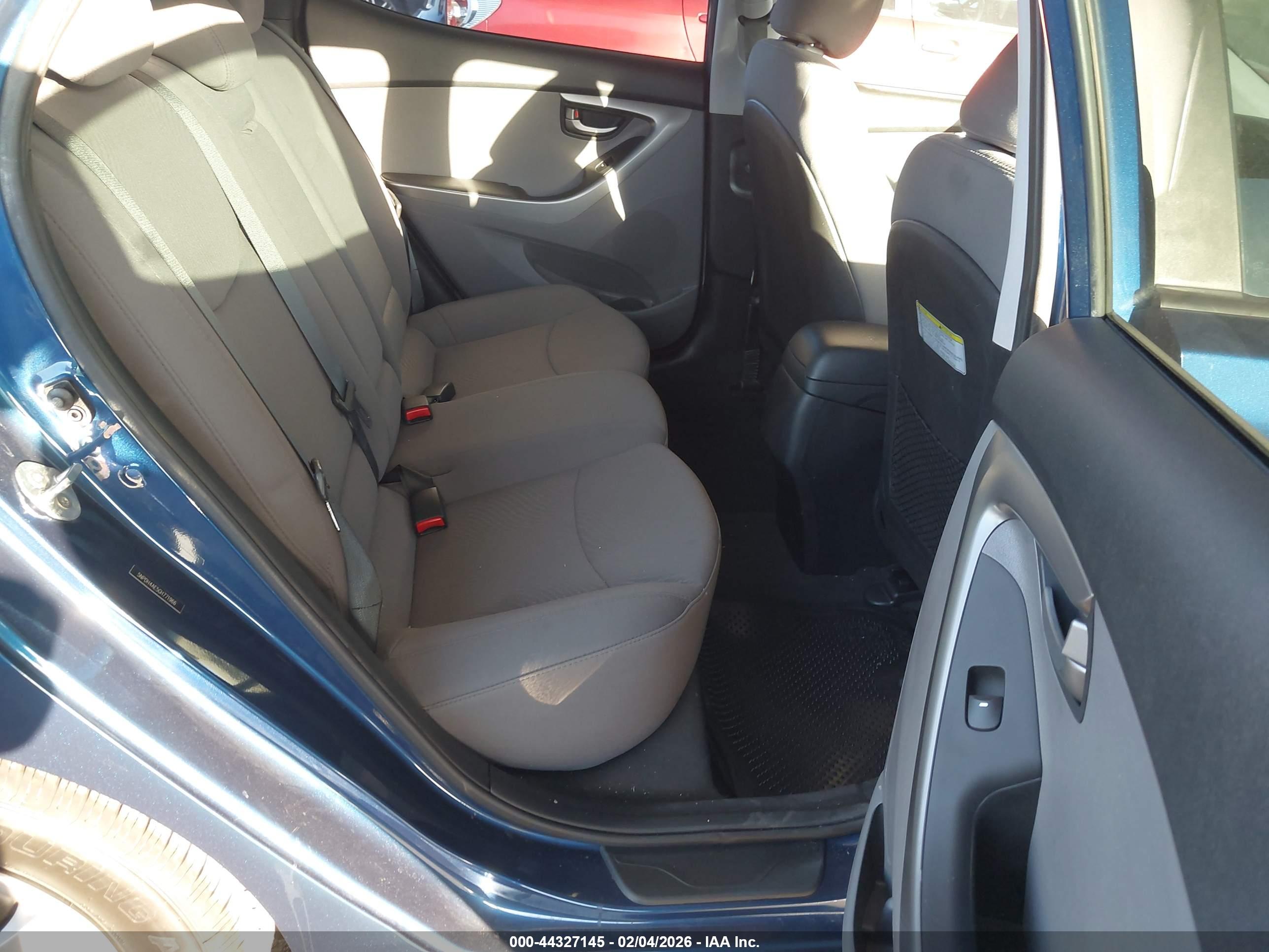 HYUNDAI ELANTRA image 8