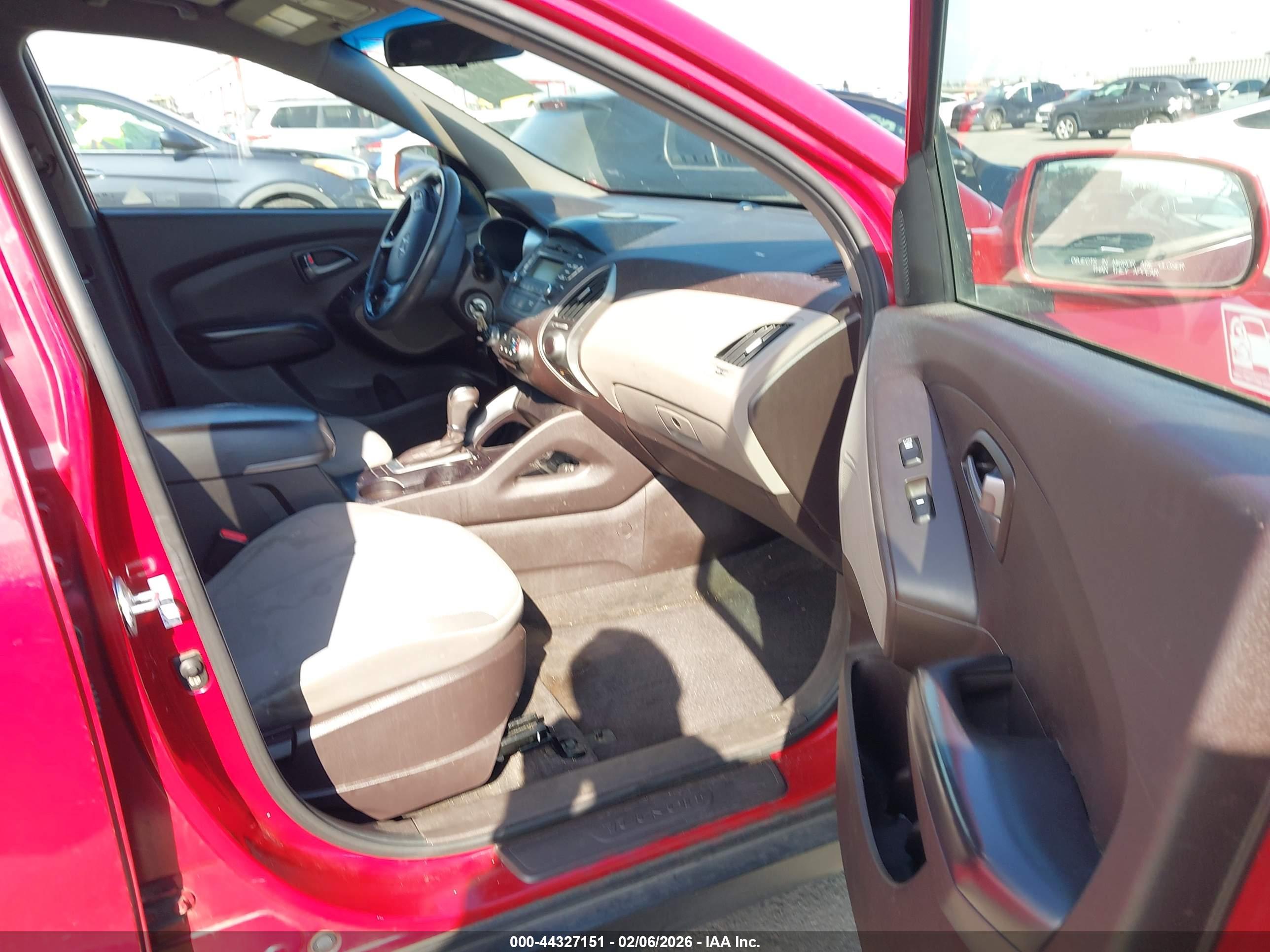 HYUNDAI TUCSON image 5