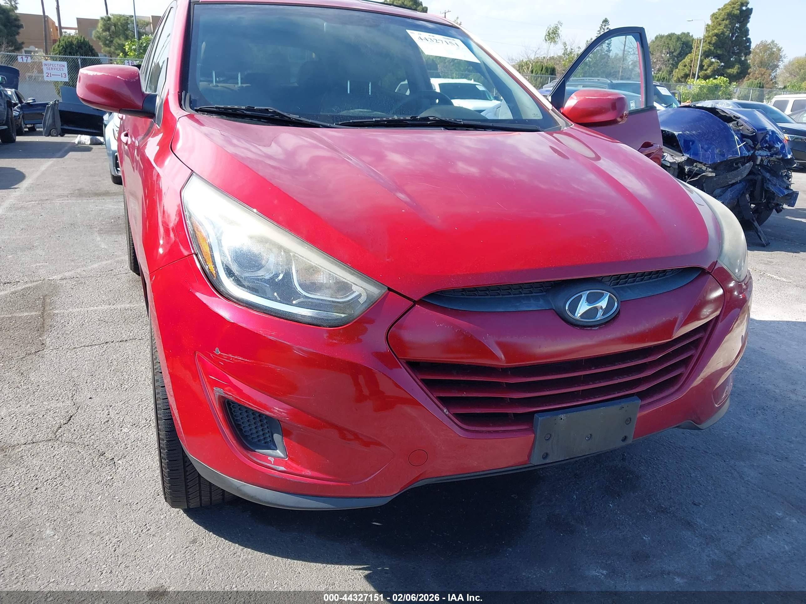 HYUNDAI TUCSON image 6