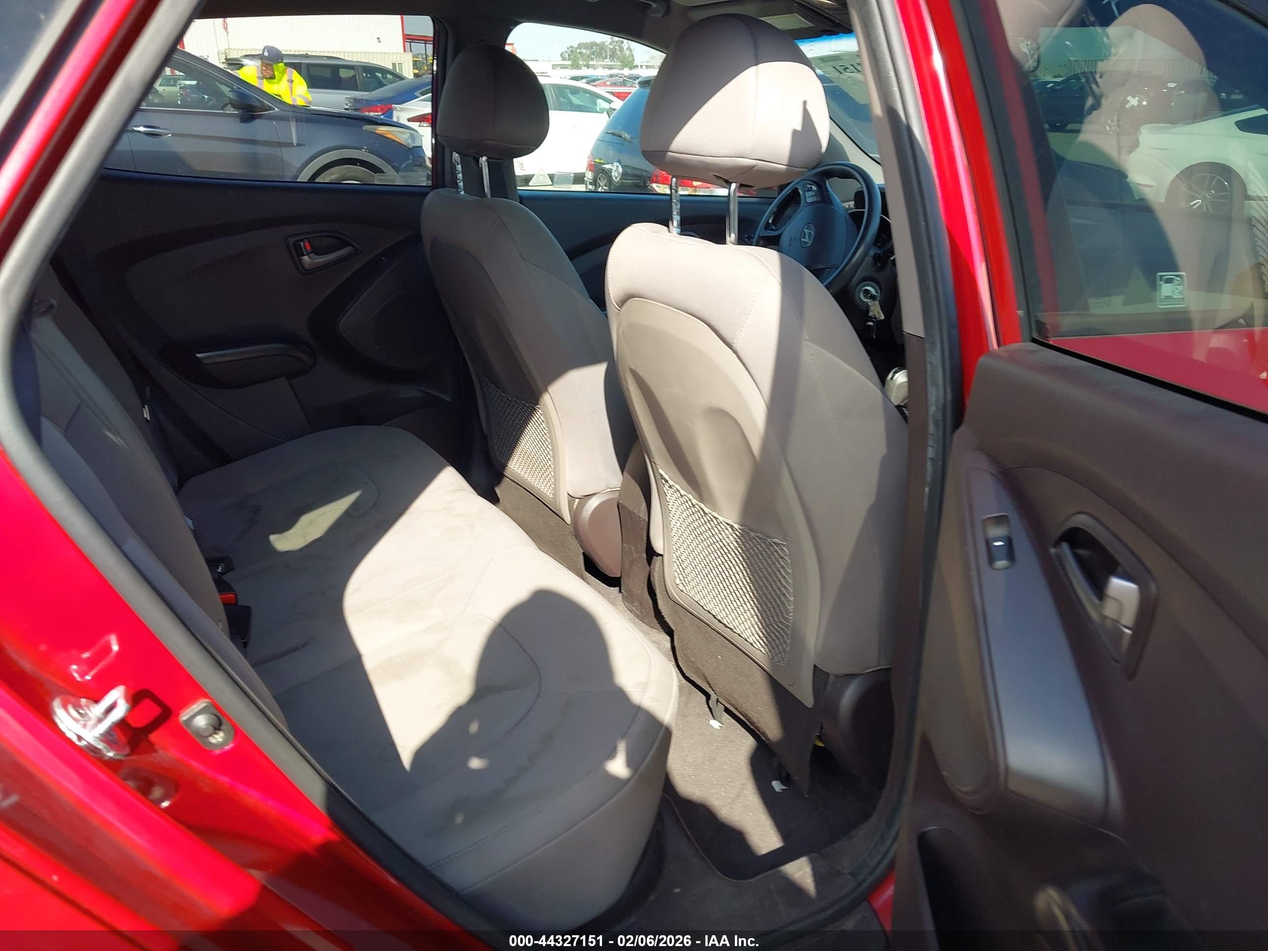 HYUNDAI TUCSON image 8