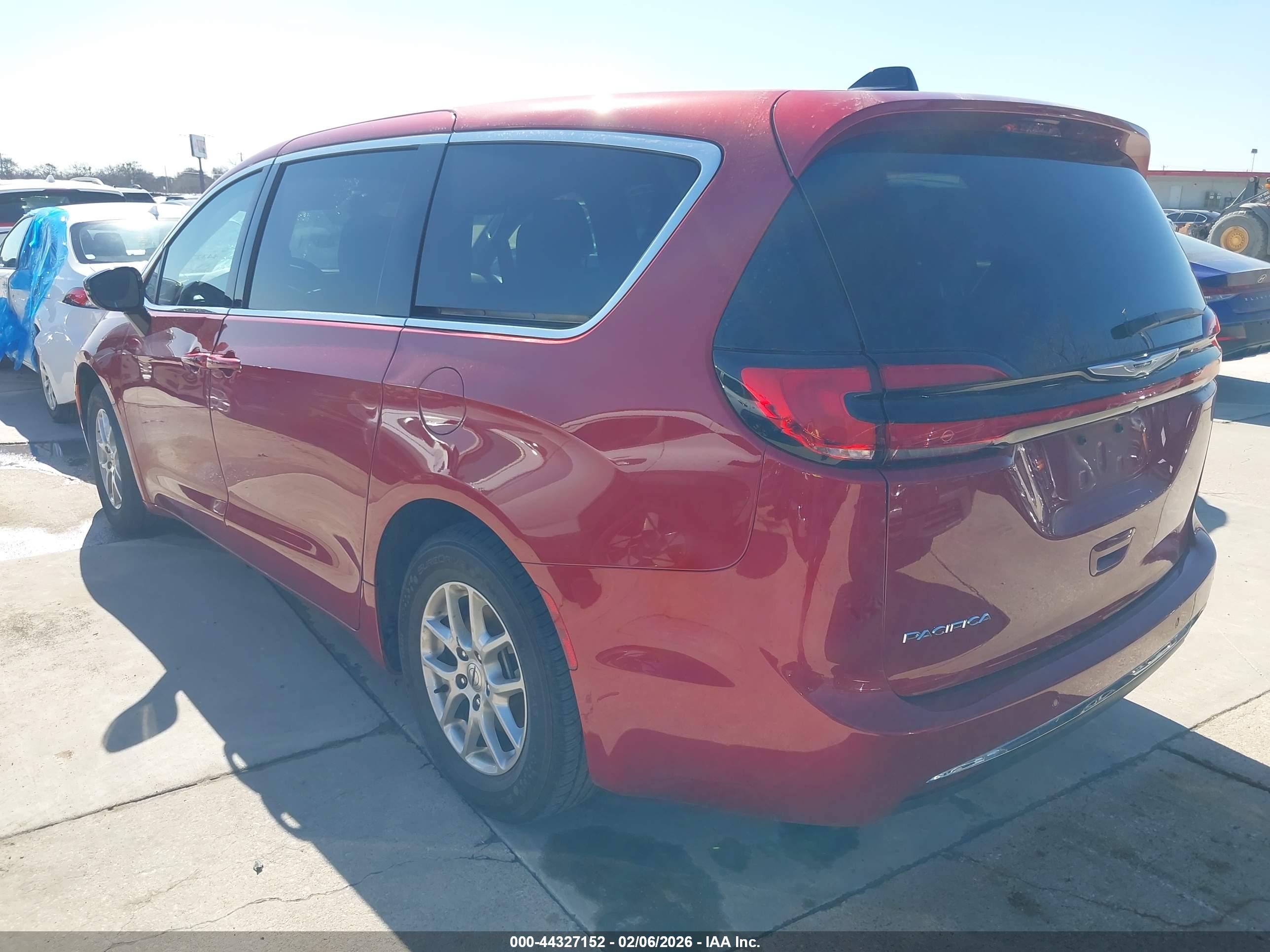 CHRYSLER PACIFICA image 3
