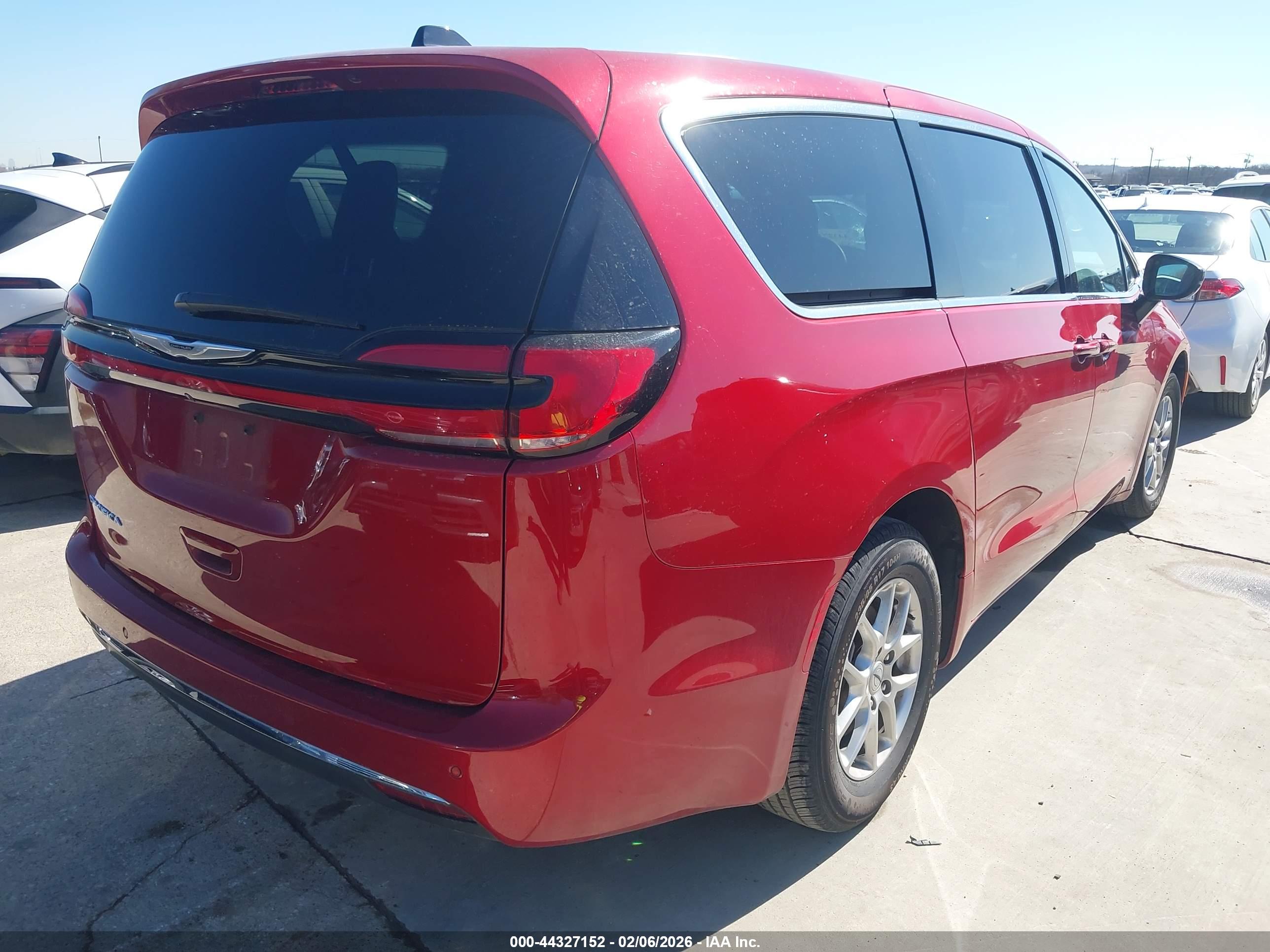 CHRYSLER PACIFICA image 4