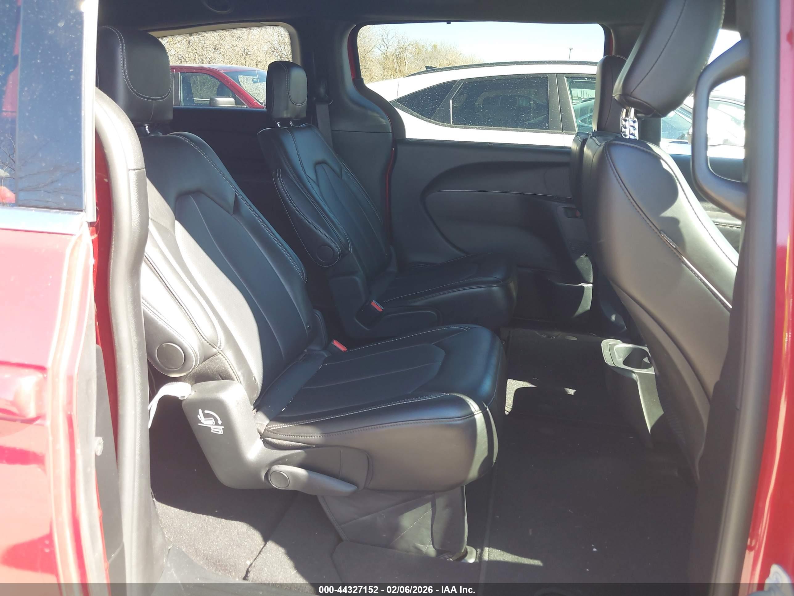 CHRYSLER PACIFICA image 8