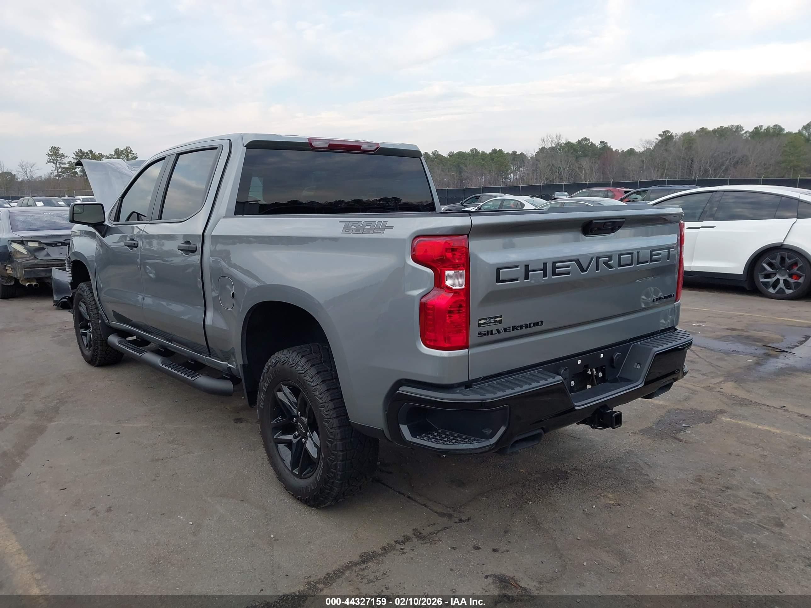 CHEVROLET SILVERADO image 3