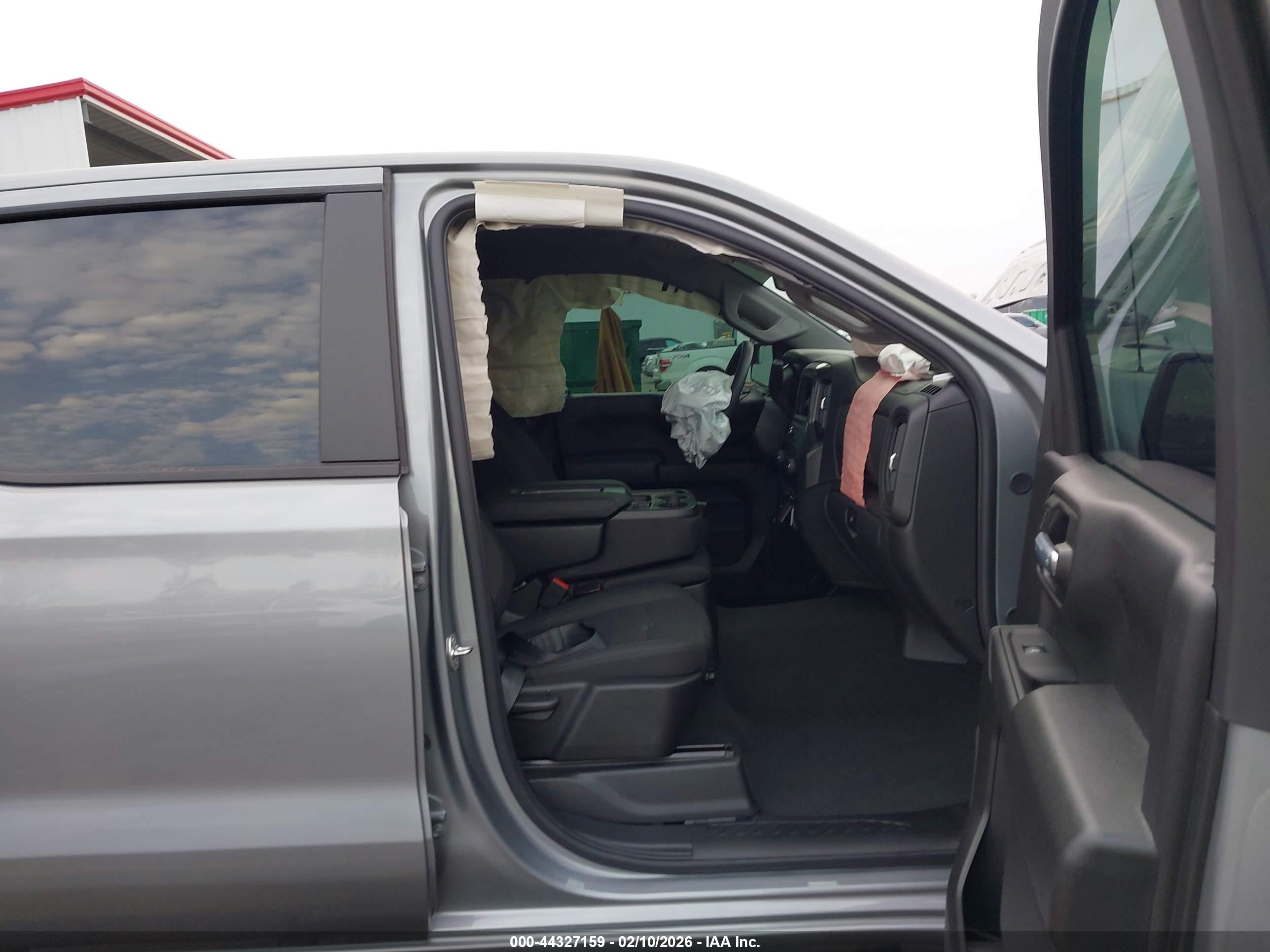 CHEVROLET SILVERADO image 5