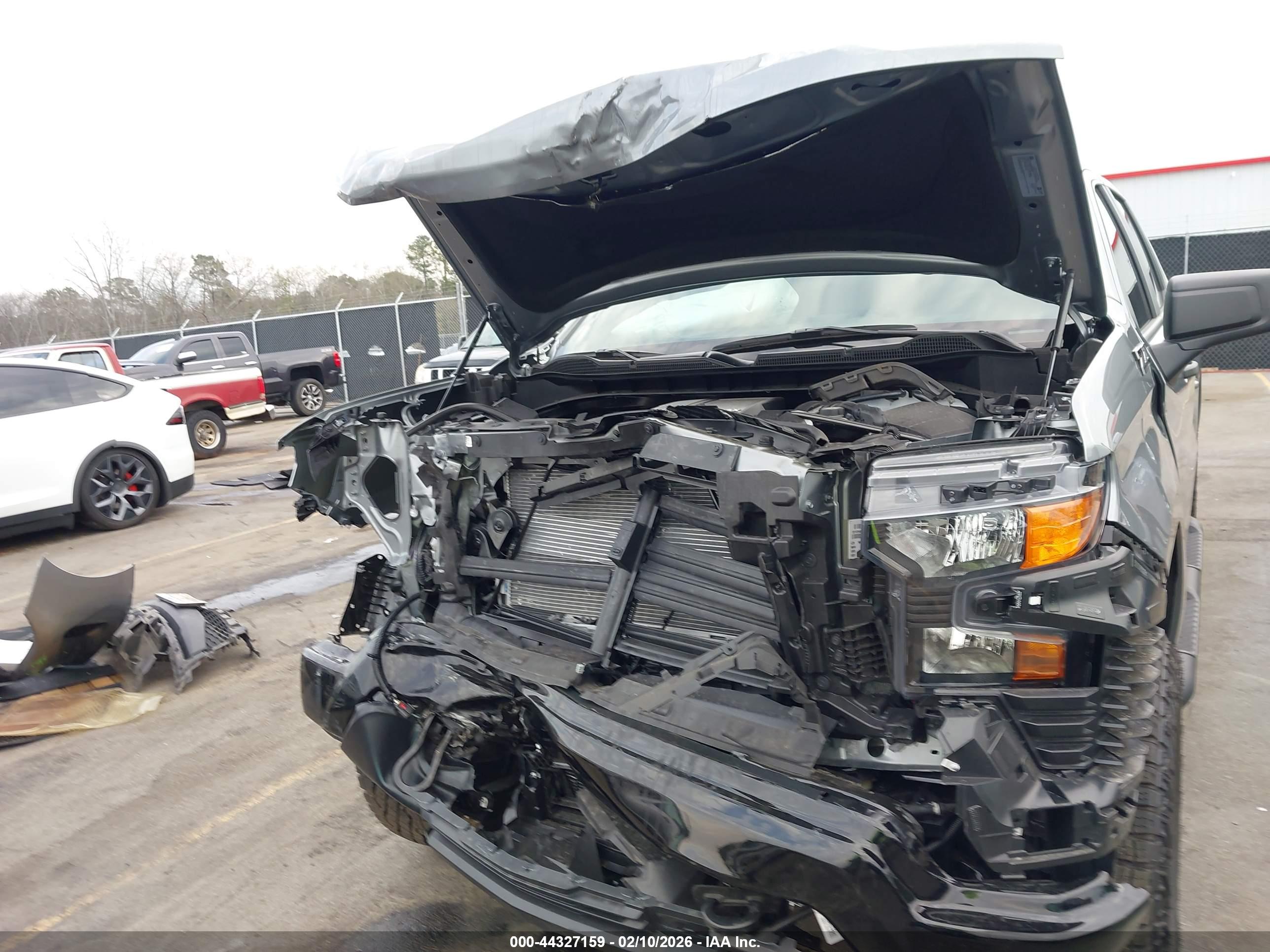 CHEVROLET SILVERADO image 6