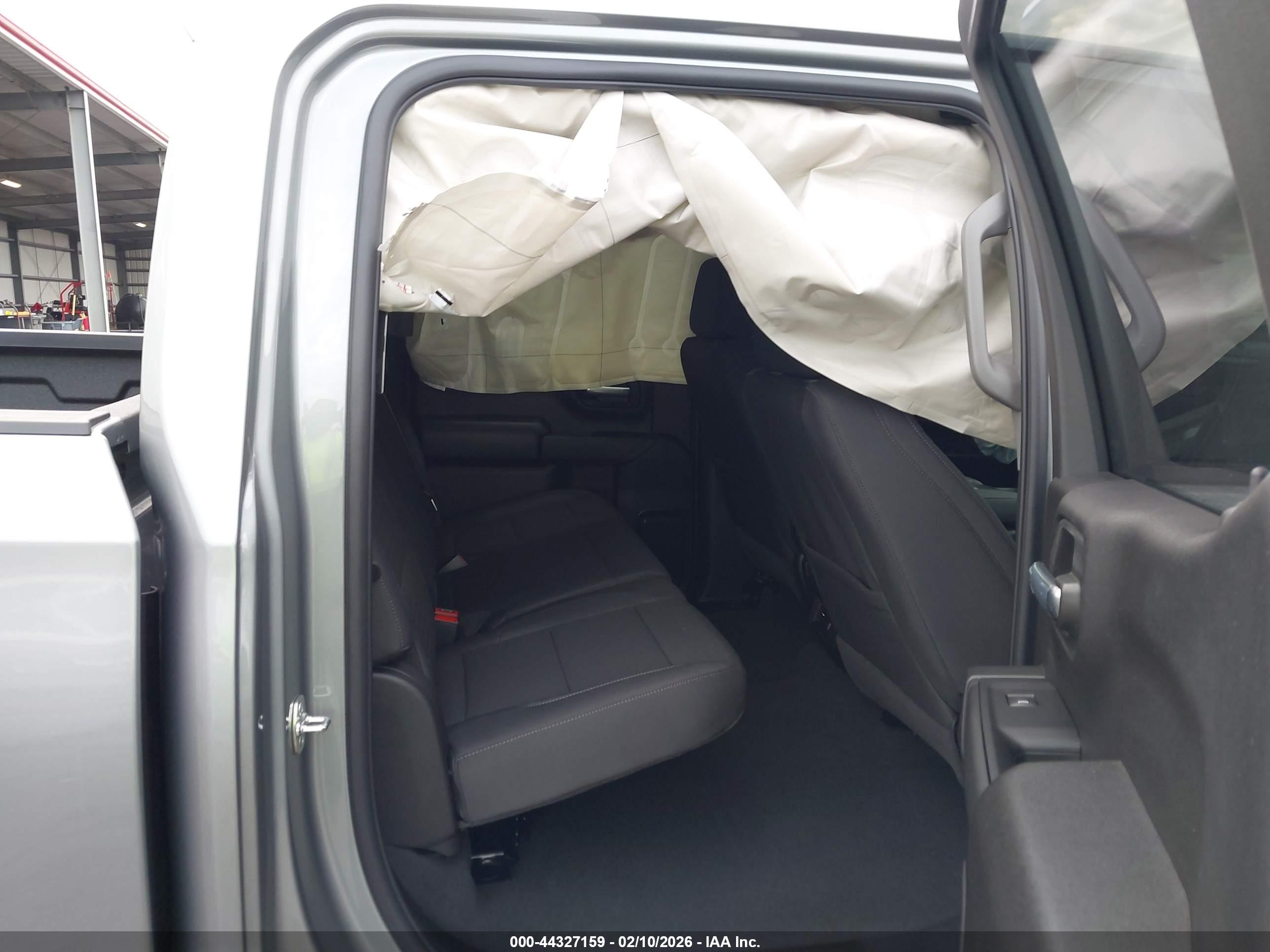 CHEVROLET SILVERADO image 8