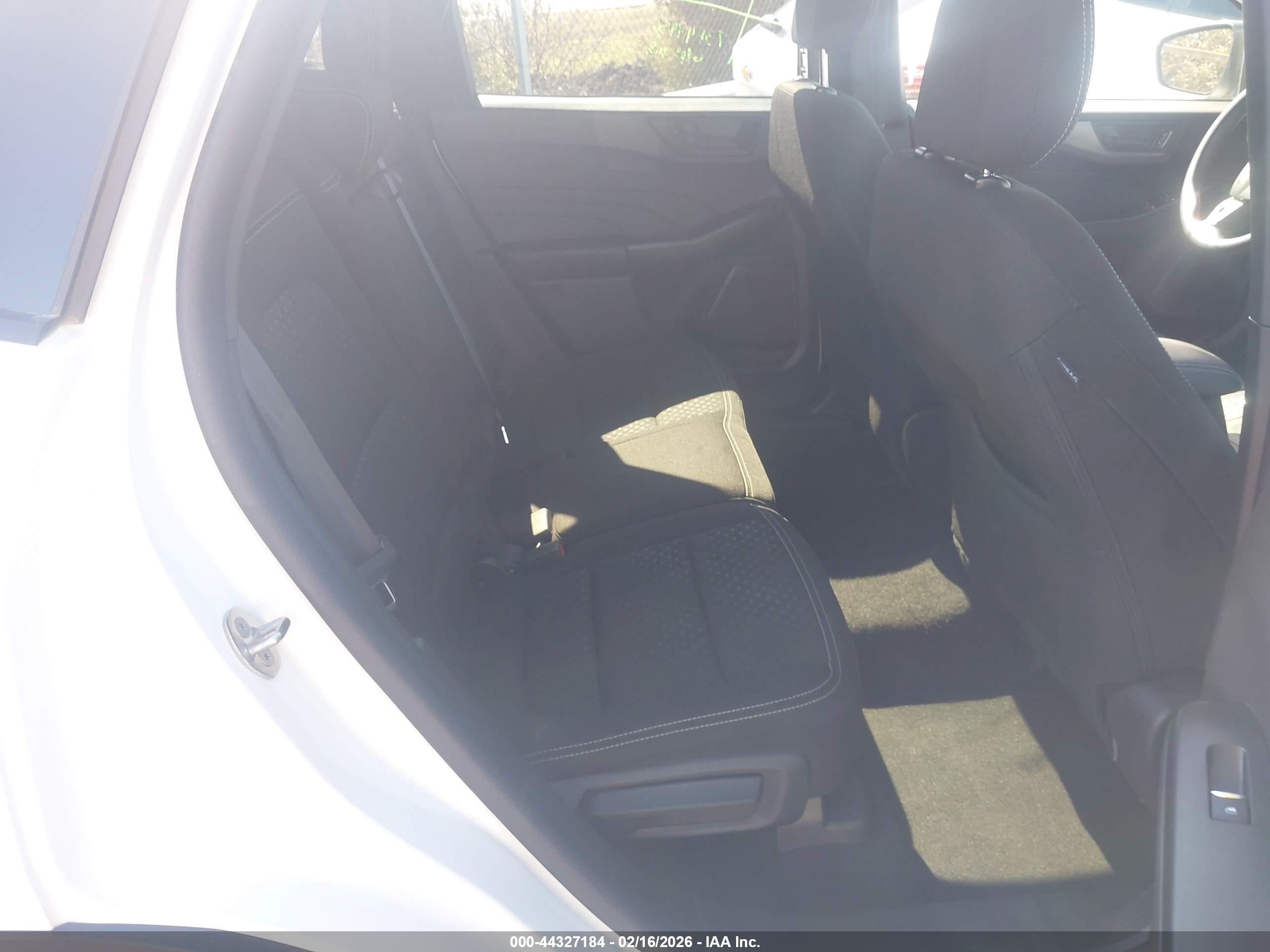 FORD ESCAPE image 8