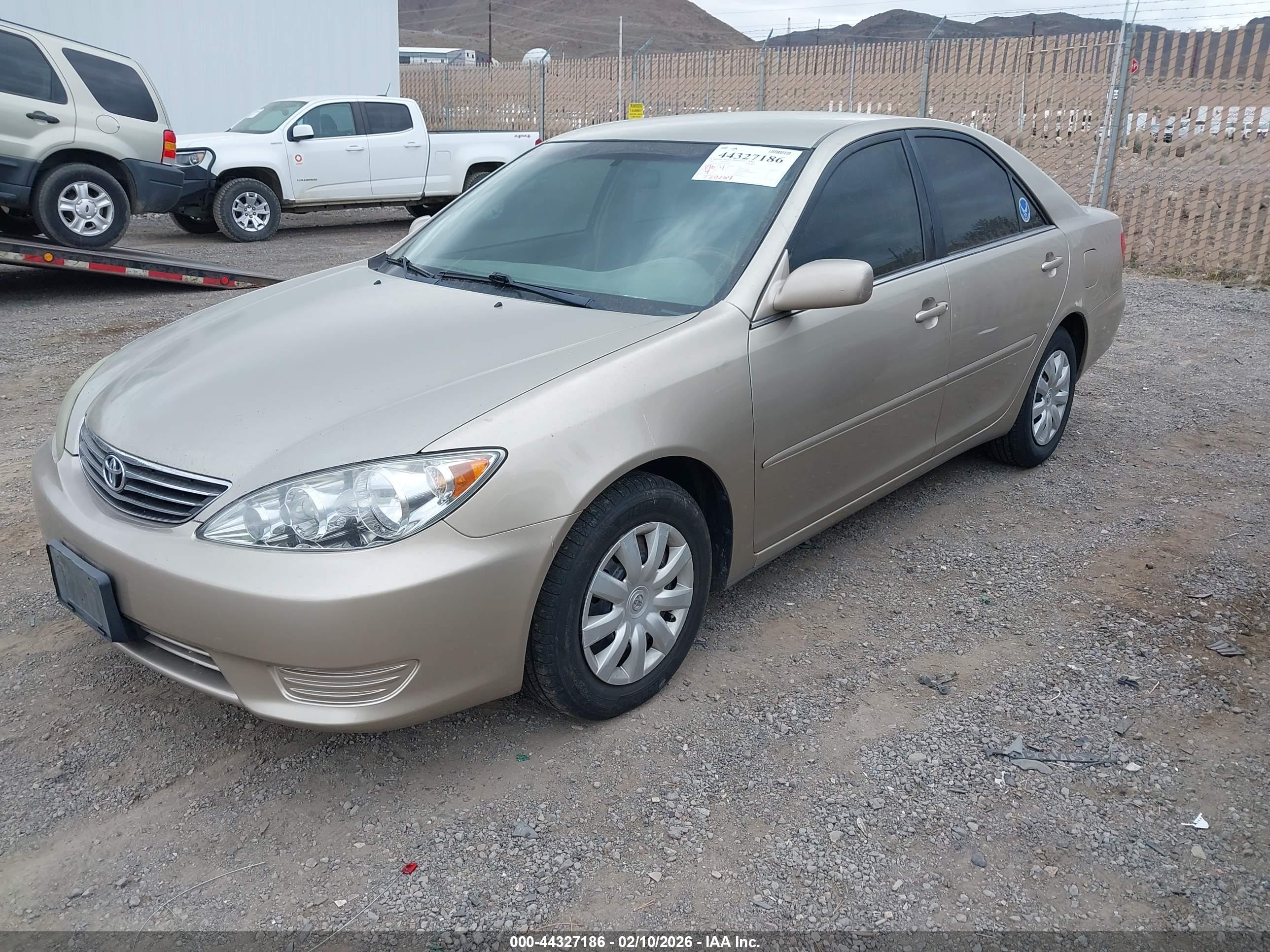 TOYOTA CAMRY image 2