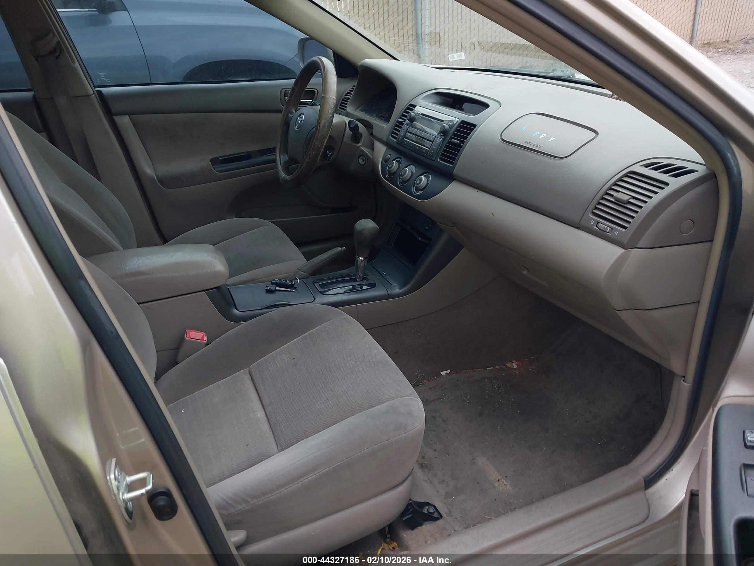 TOYOTA CAMRY image 5