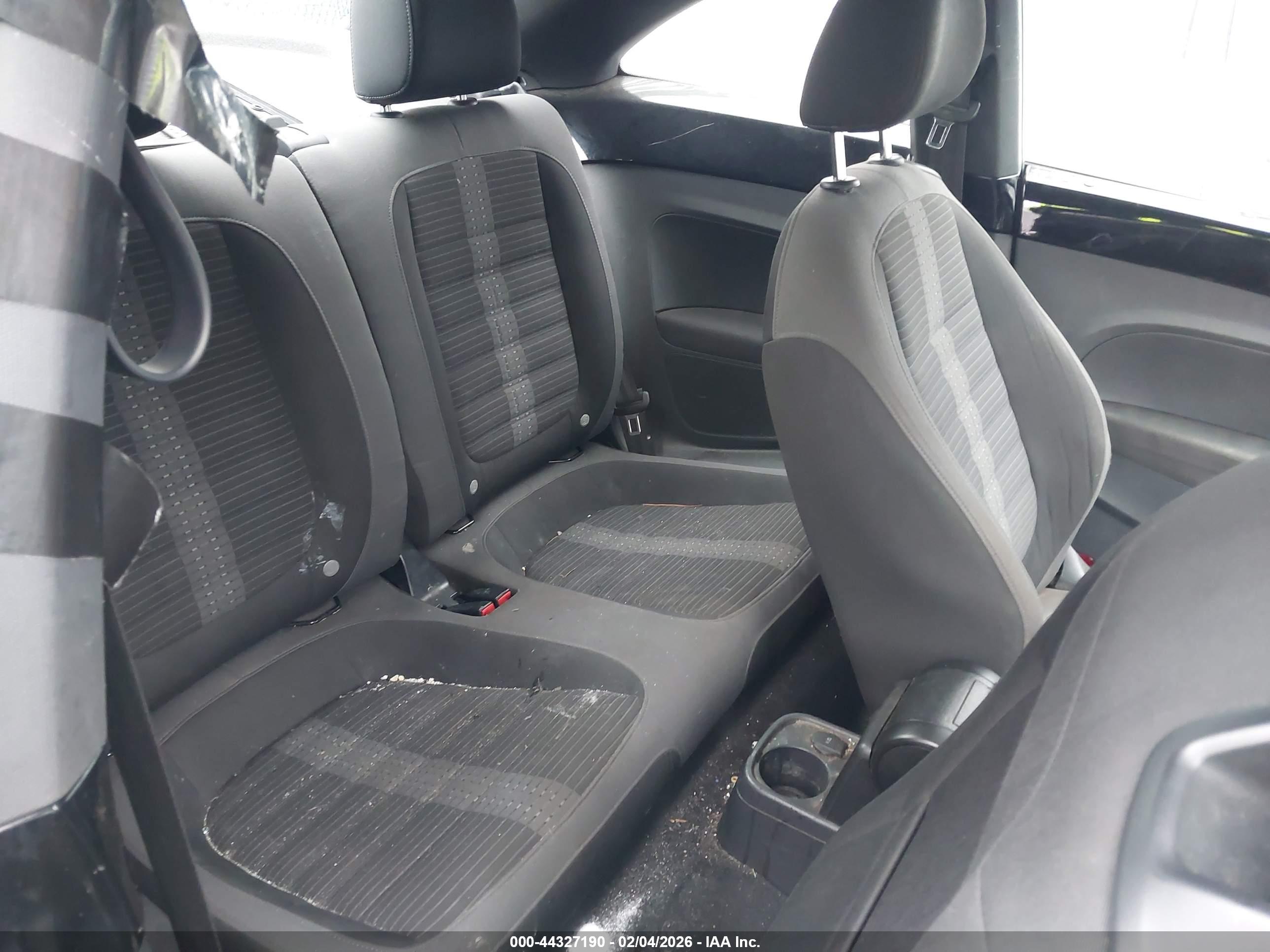 VOLKSWAGEN BEETLE image 8