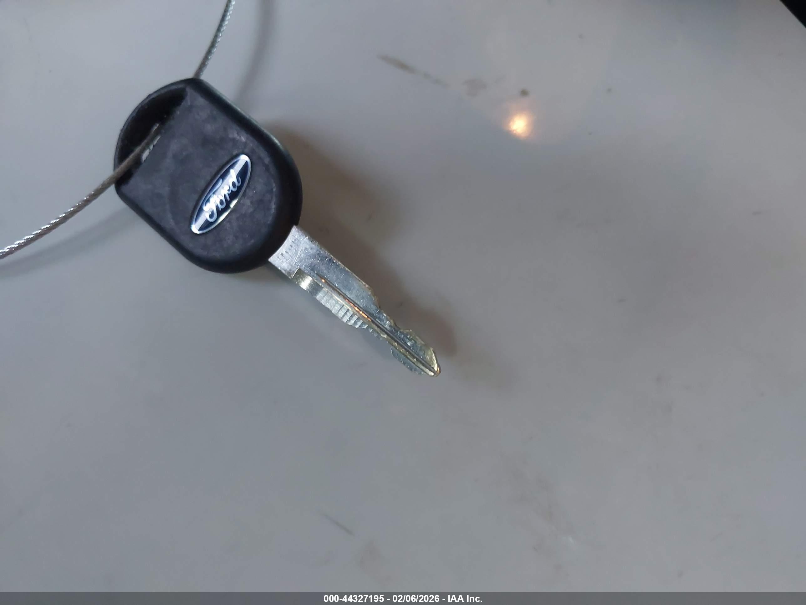 FORD TAURUS image 11
