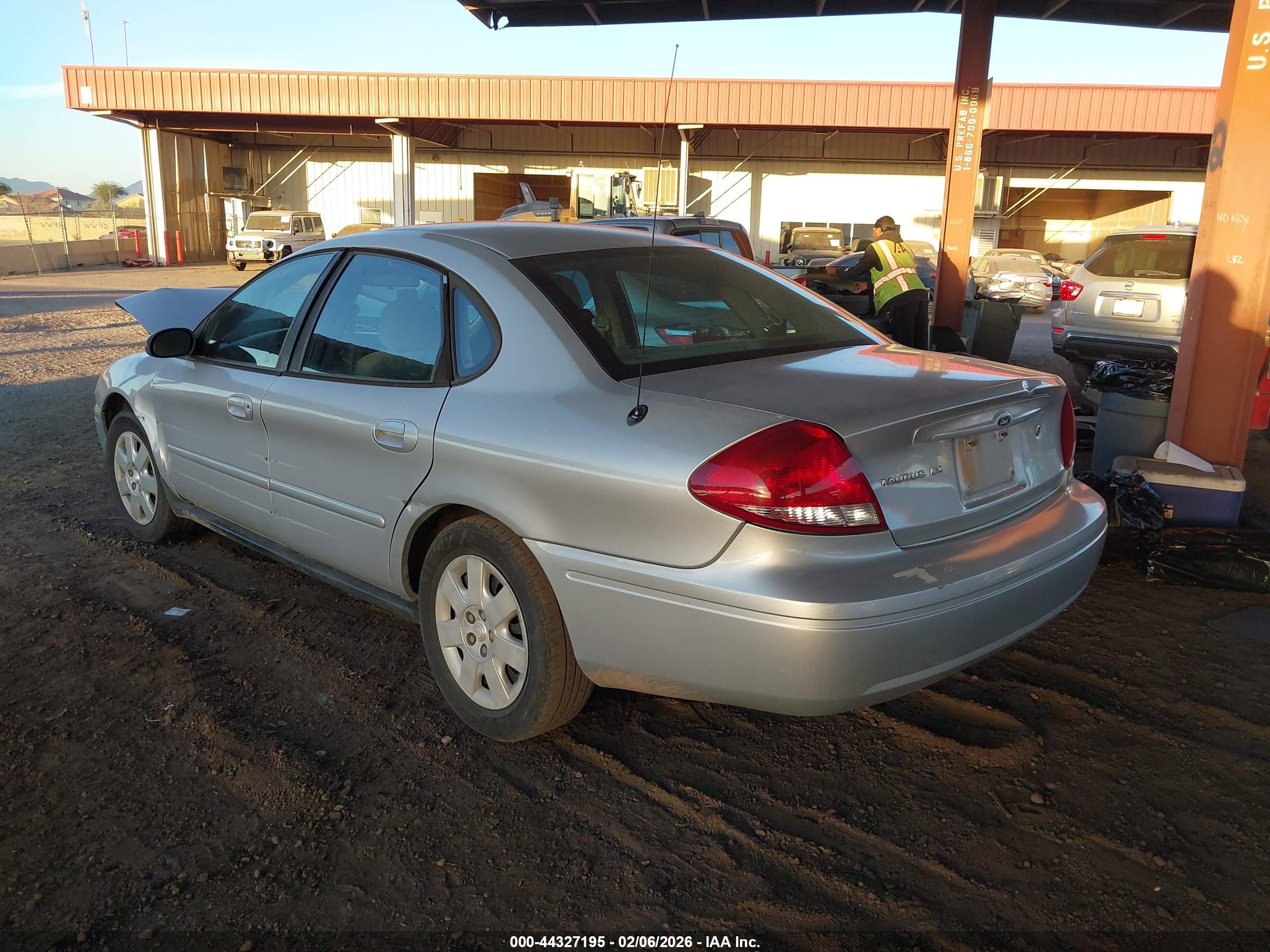 FORD TAURUS image 3