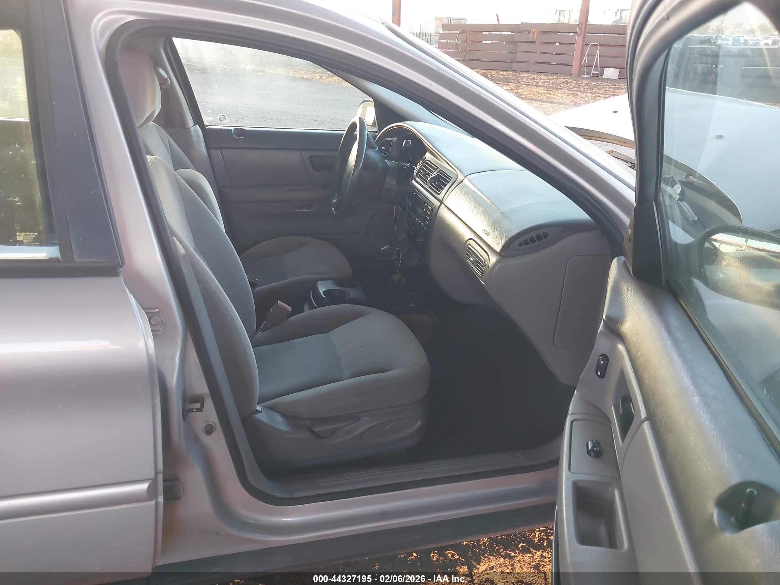 FORD TAURUS image 5