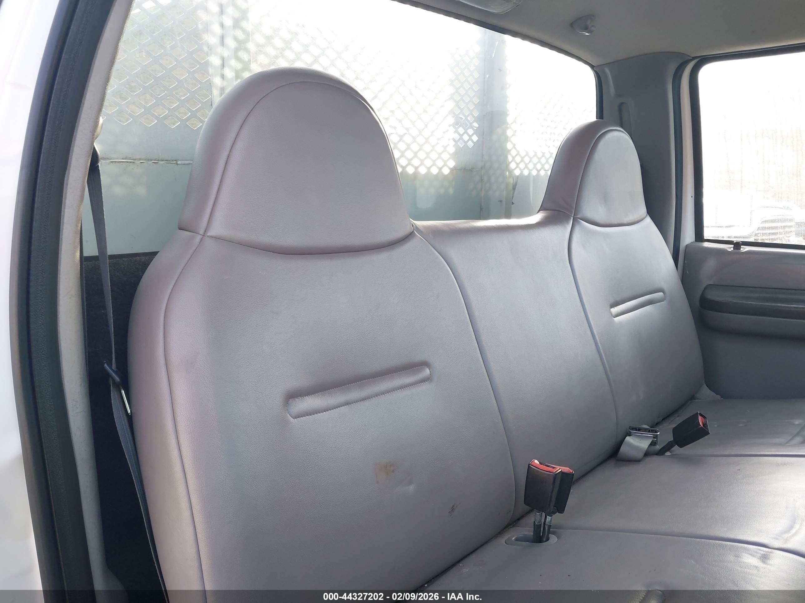 FORD F-550 image 7