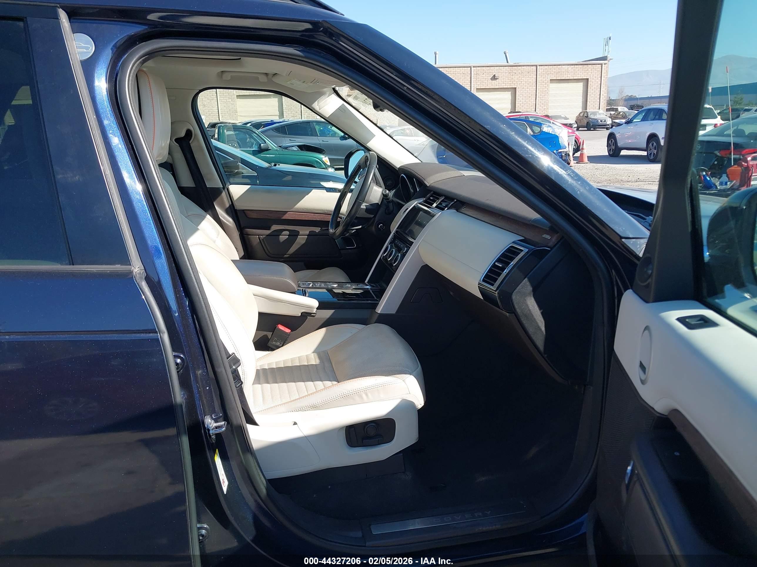 LAND ROVER image 5