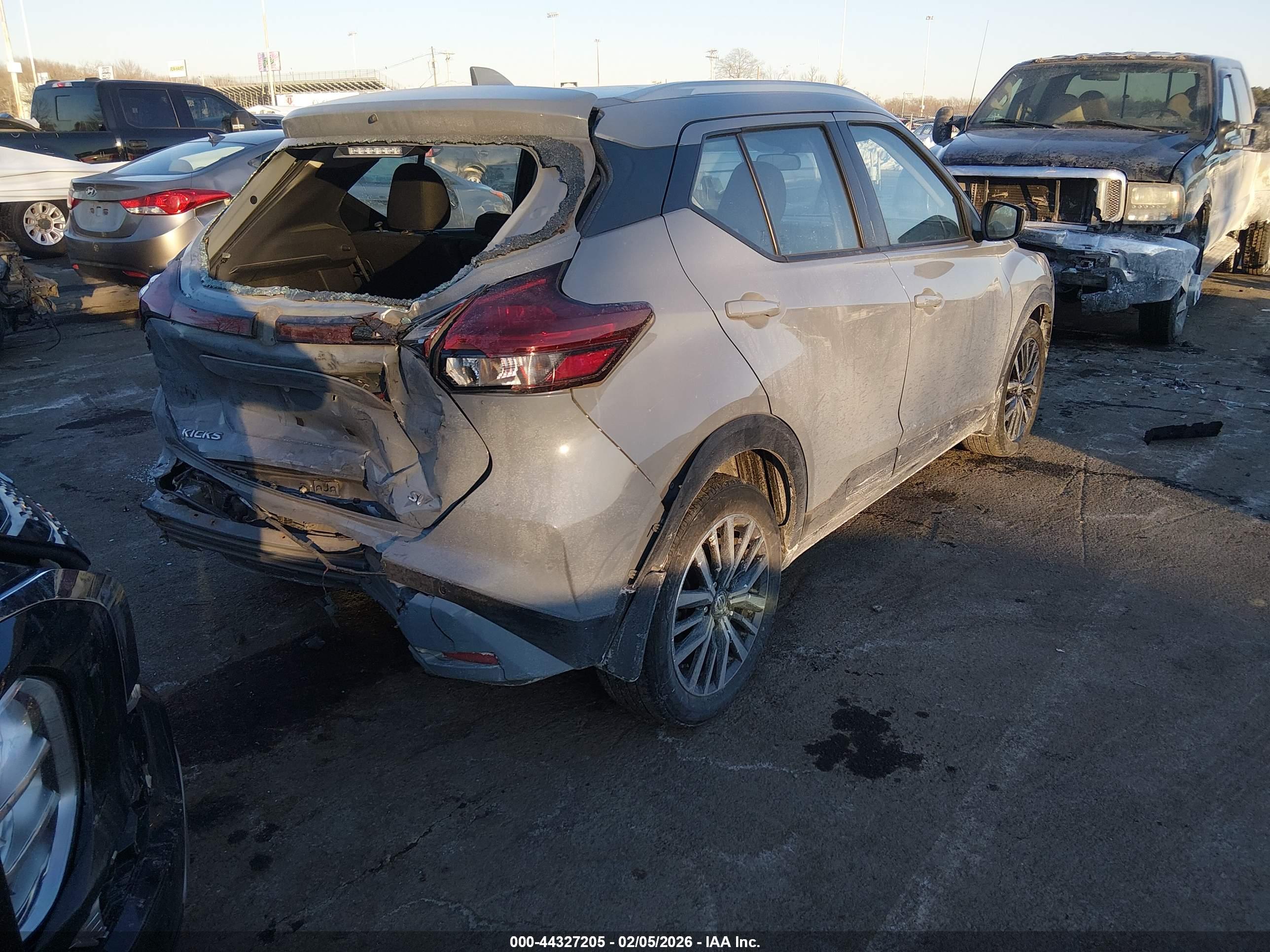 NISSAN KICKS image 4