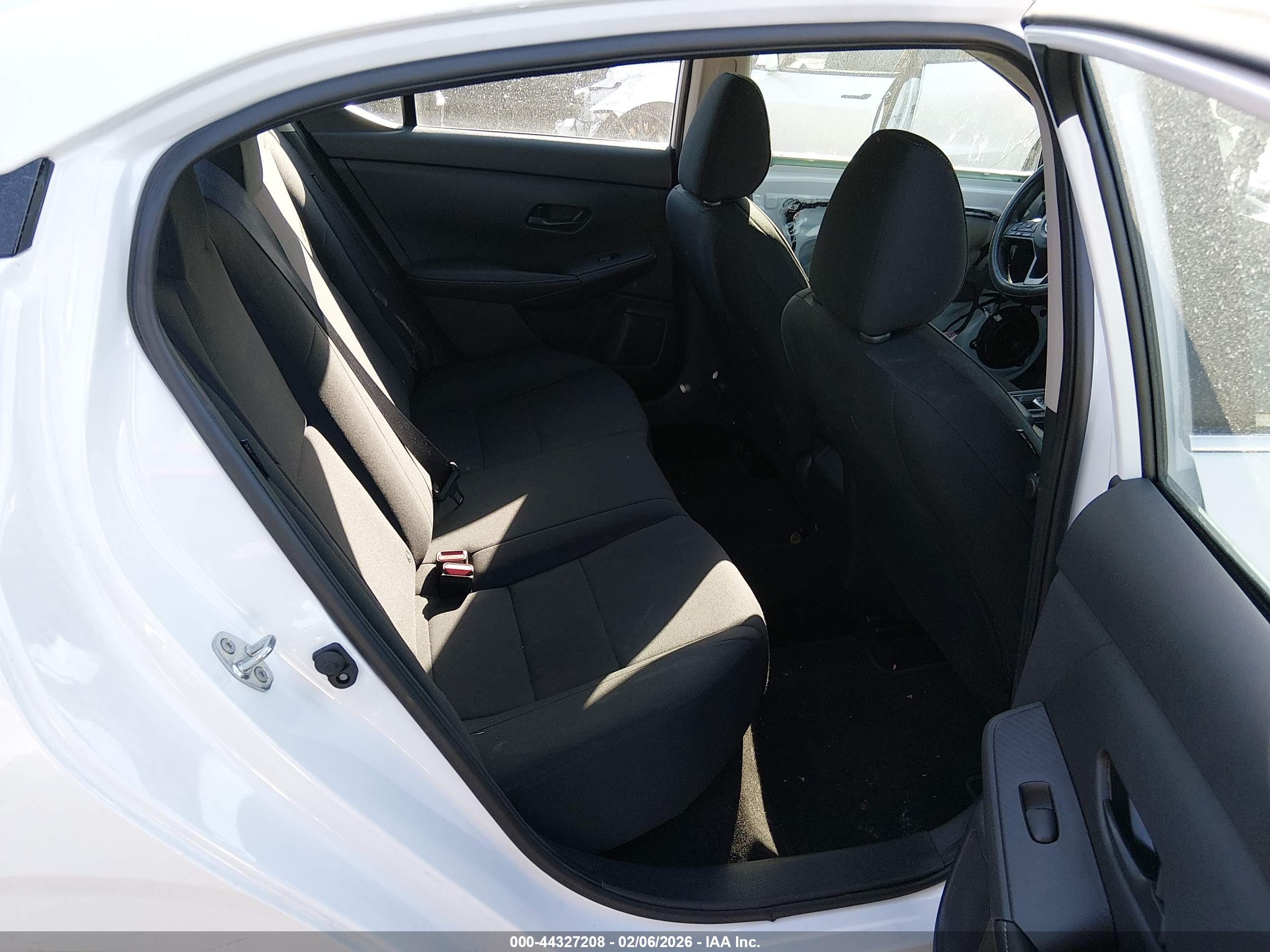 NISSAN SENTRA image 8