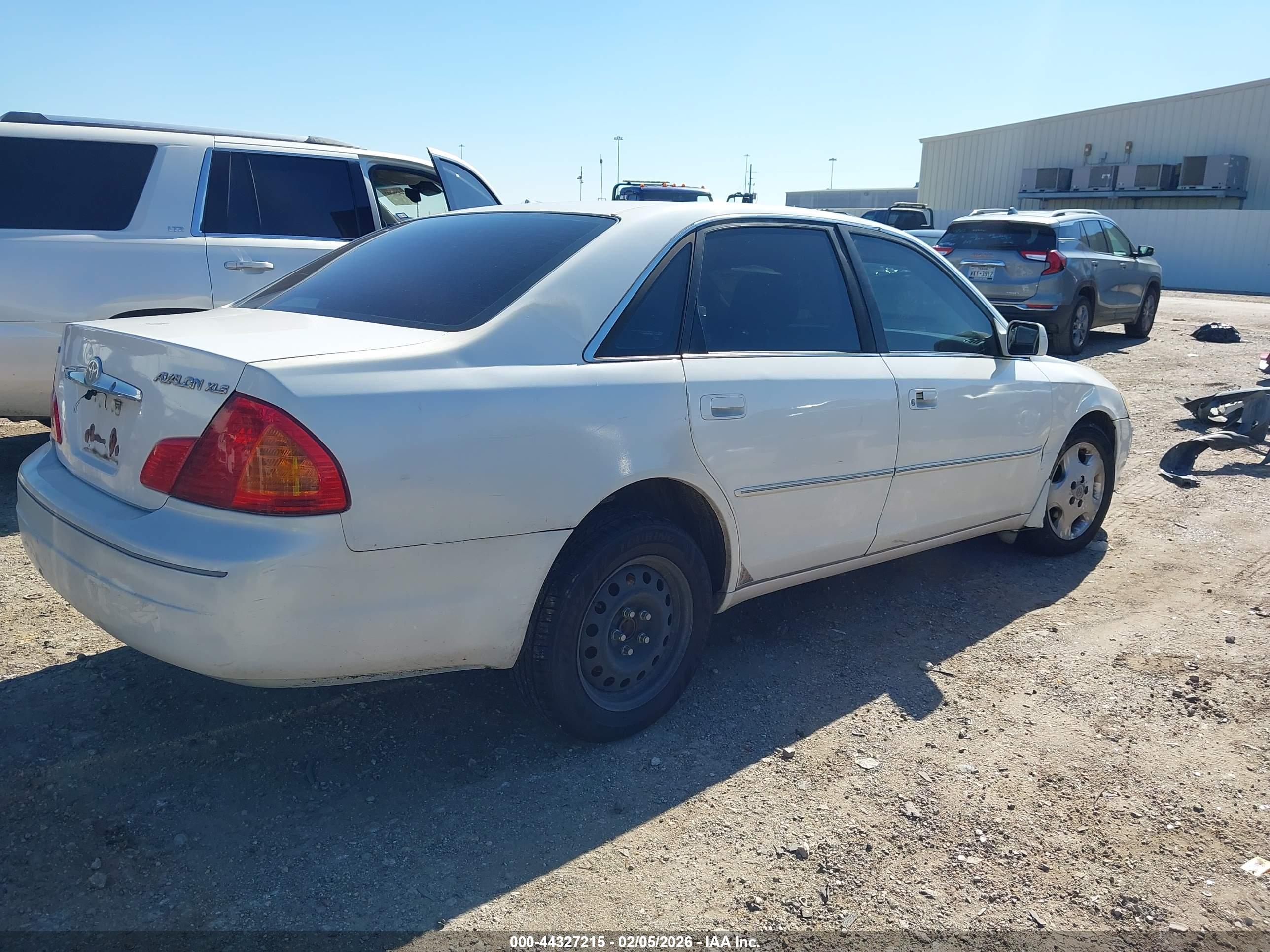 TOYOTA AVALON image 4