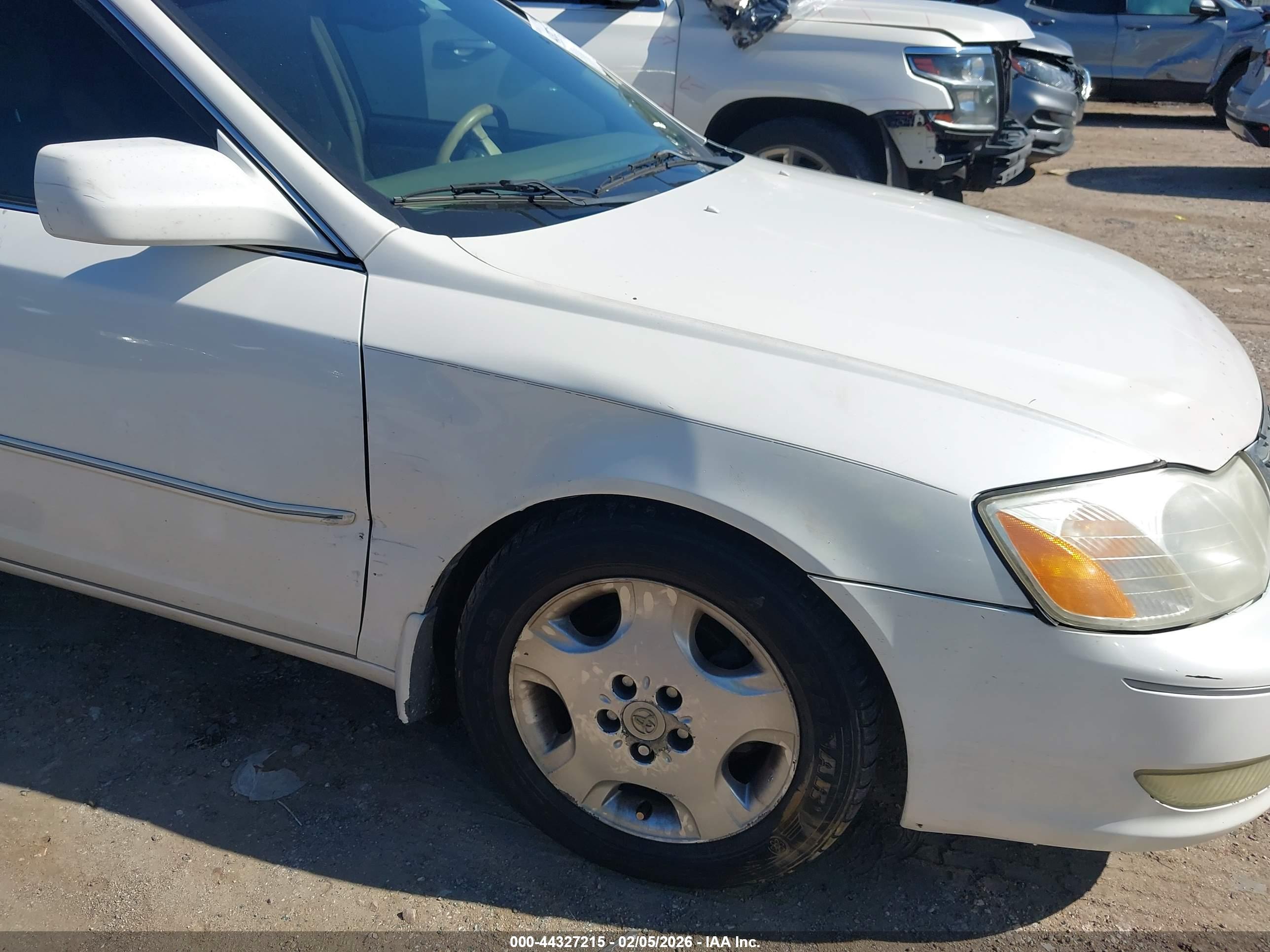 TOYOTA AVALON image 6