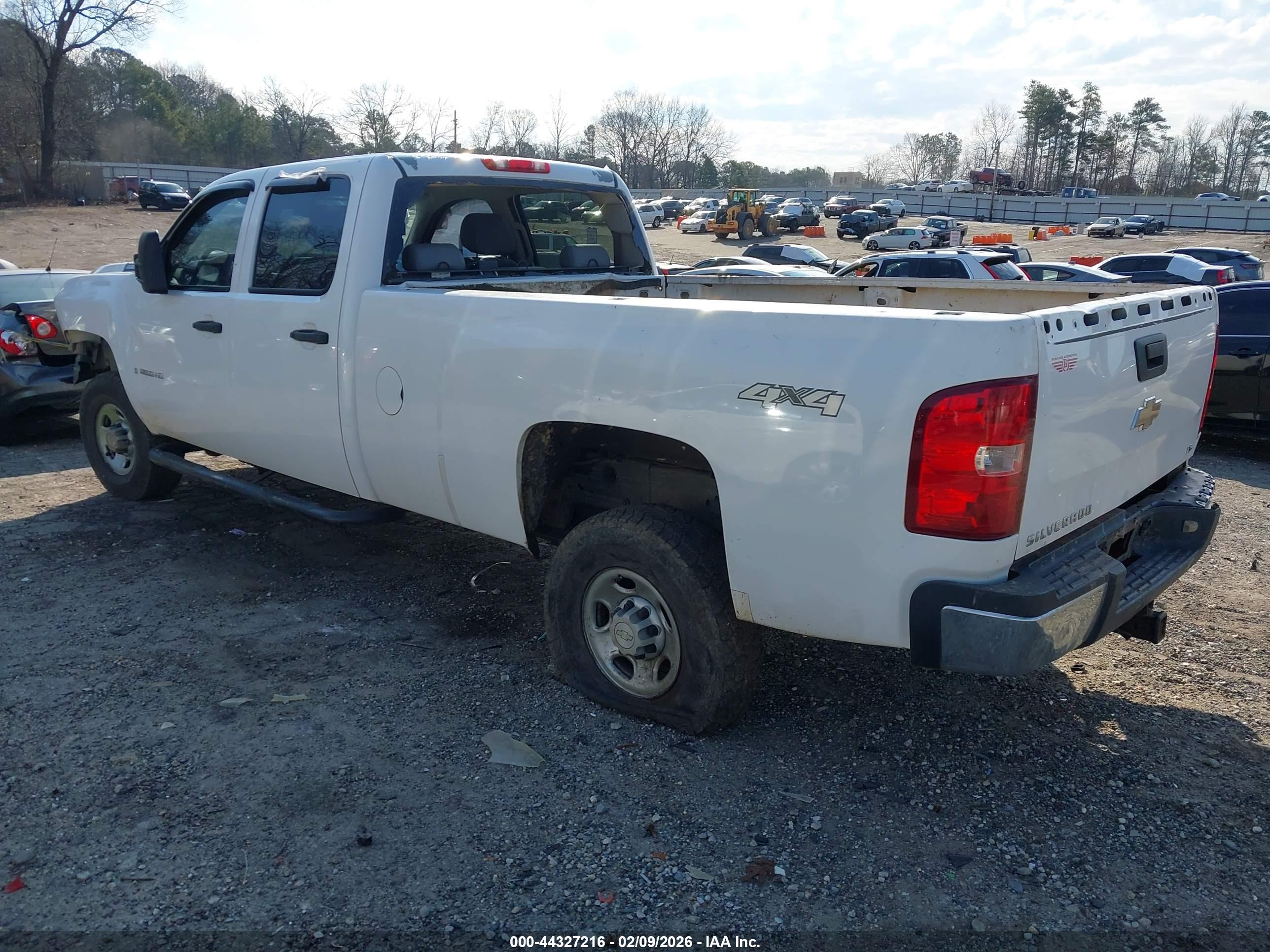 CHEVROLET SILVERADO image 3