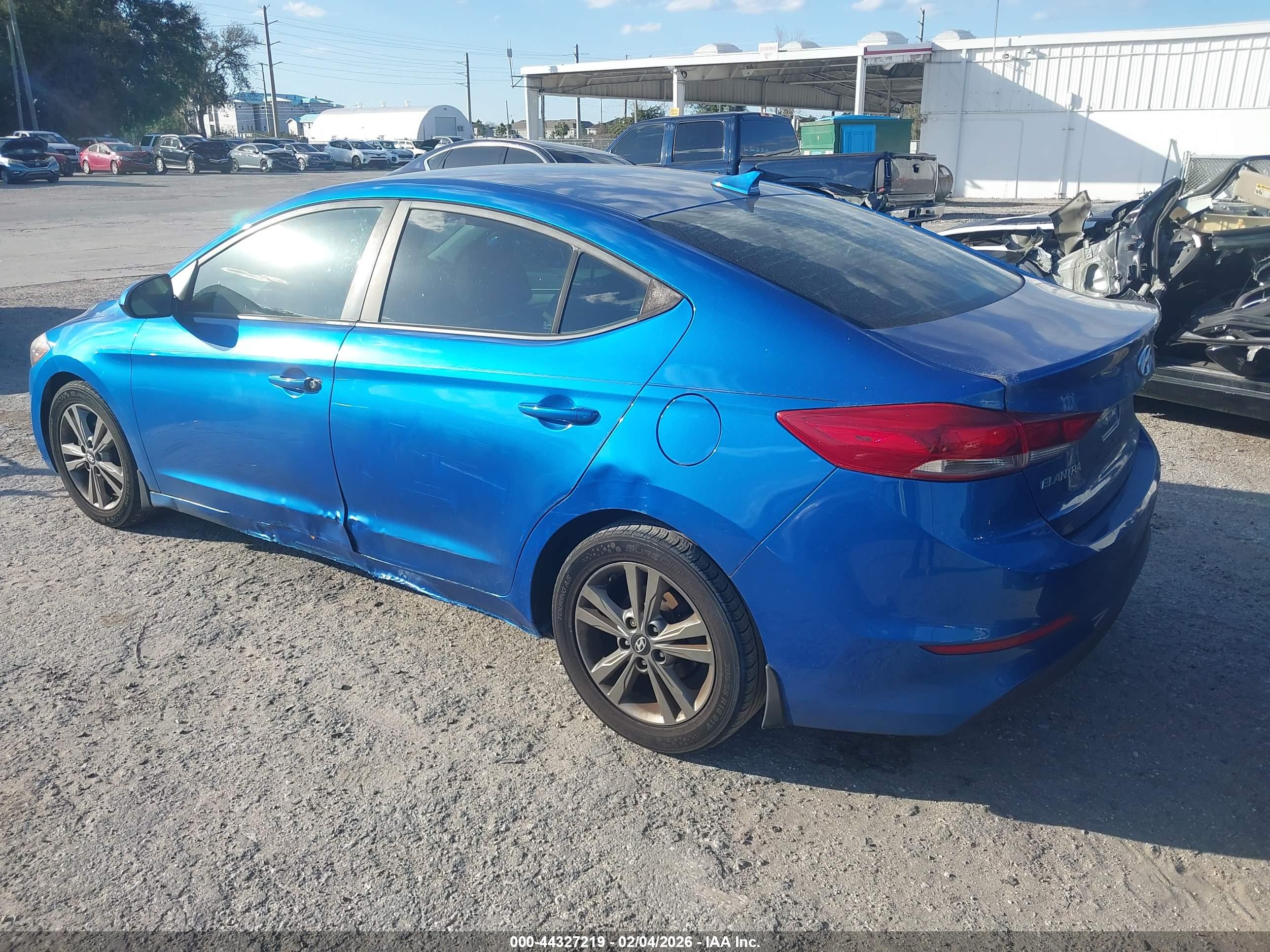 HYUNDAI ELANTRA image 3