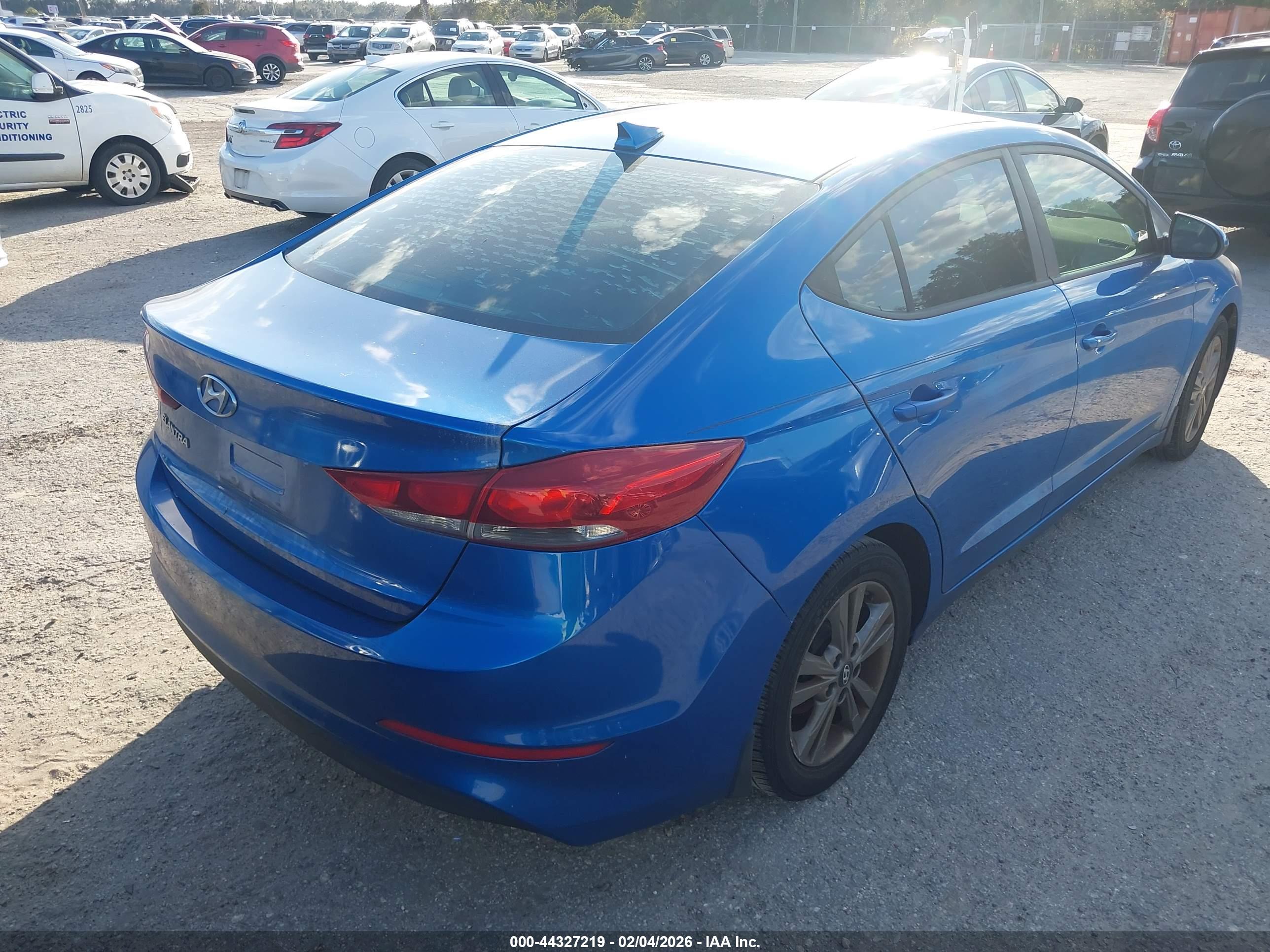 HYUNDAI ELANTRA image 4