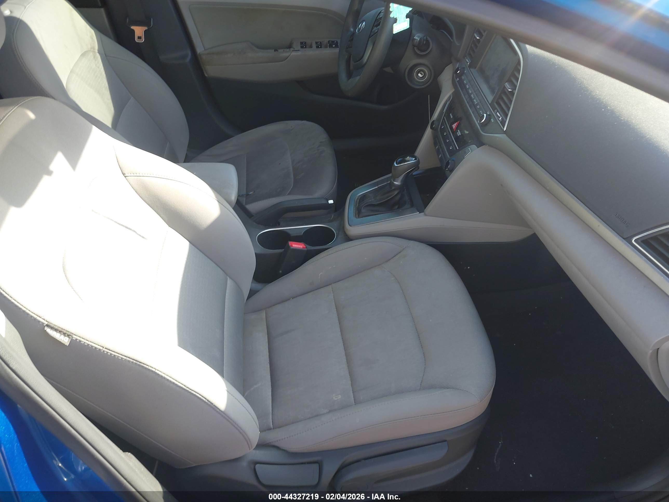 HYUNDAI ELANTRA image 5