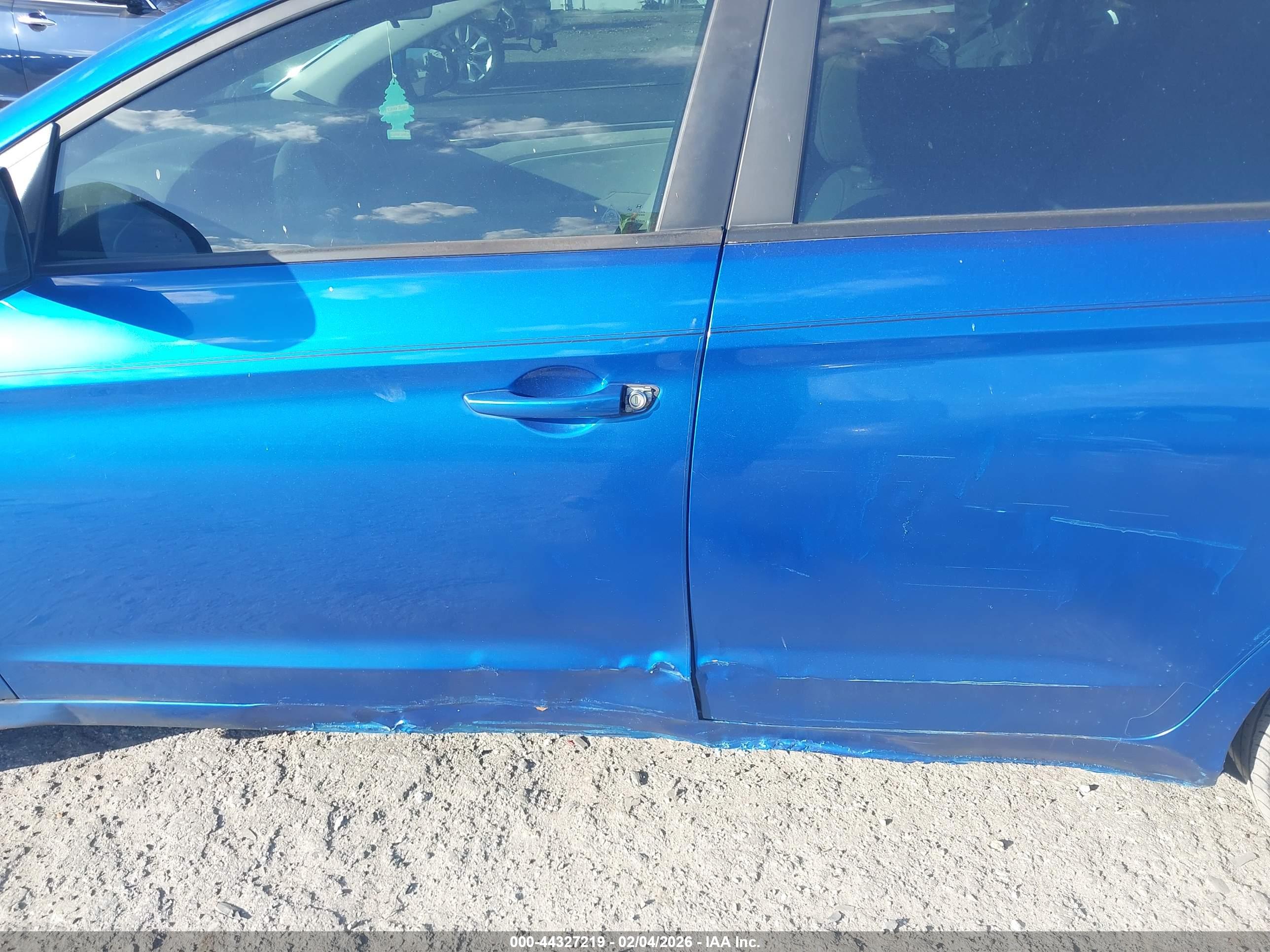 HYUNDAI ELANTRA image 6