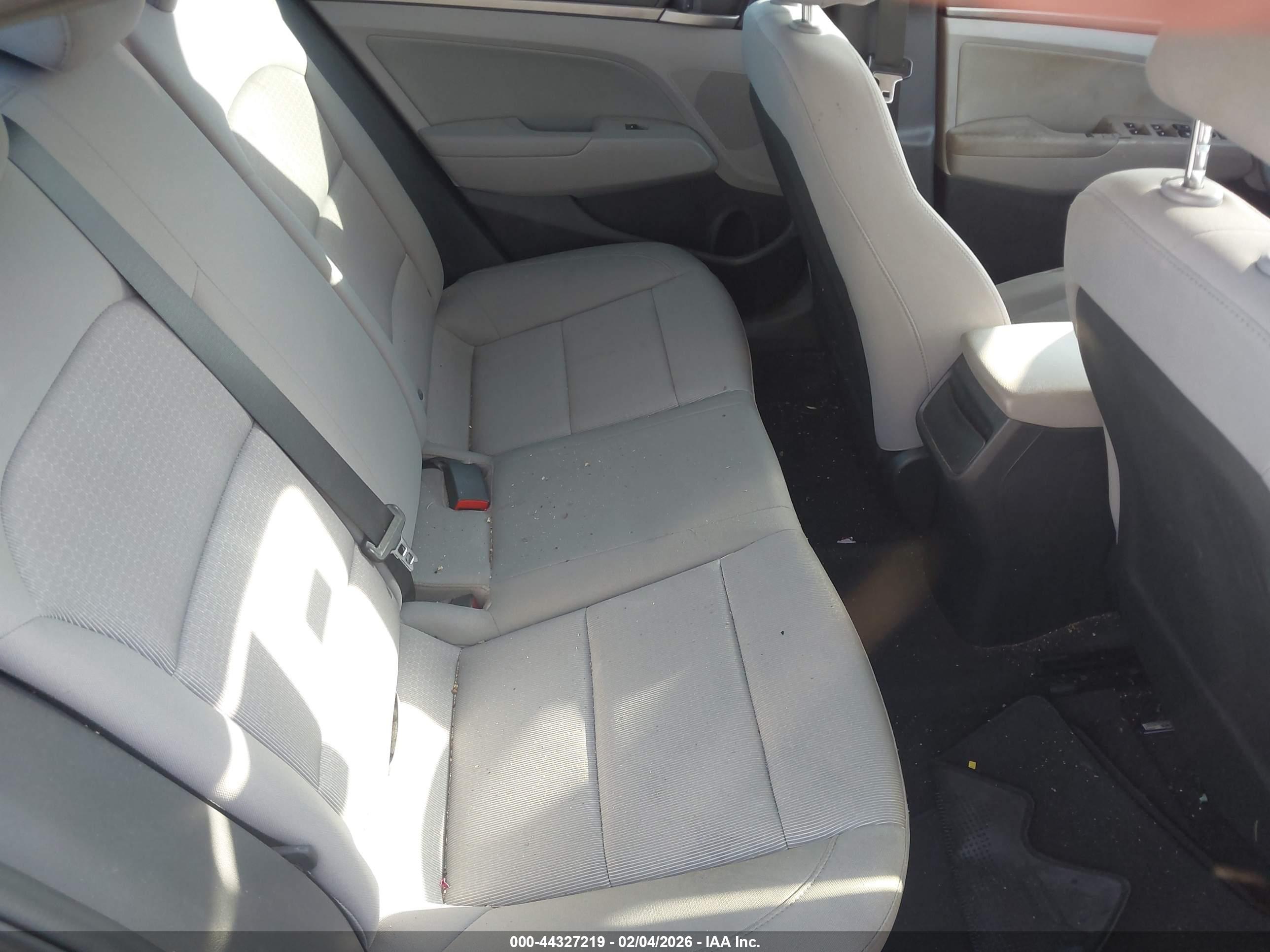 HYUNDAI ELANTRA image 8
