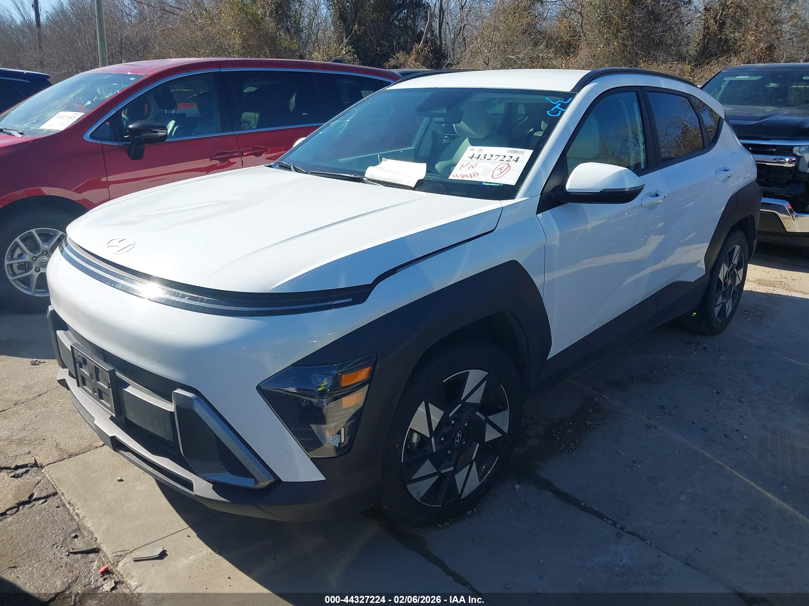 HYUNDAI KONA image 2