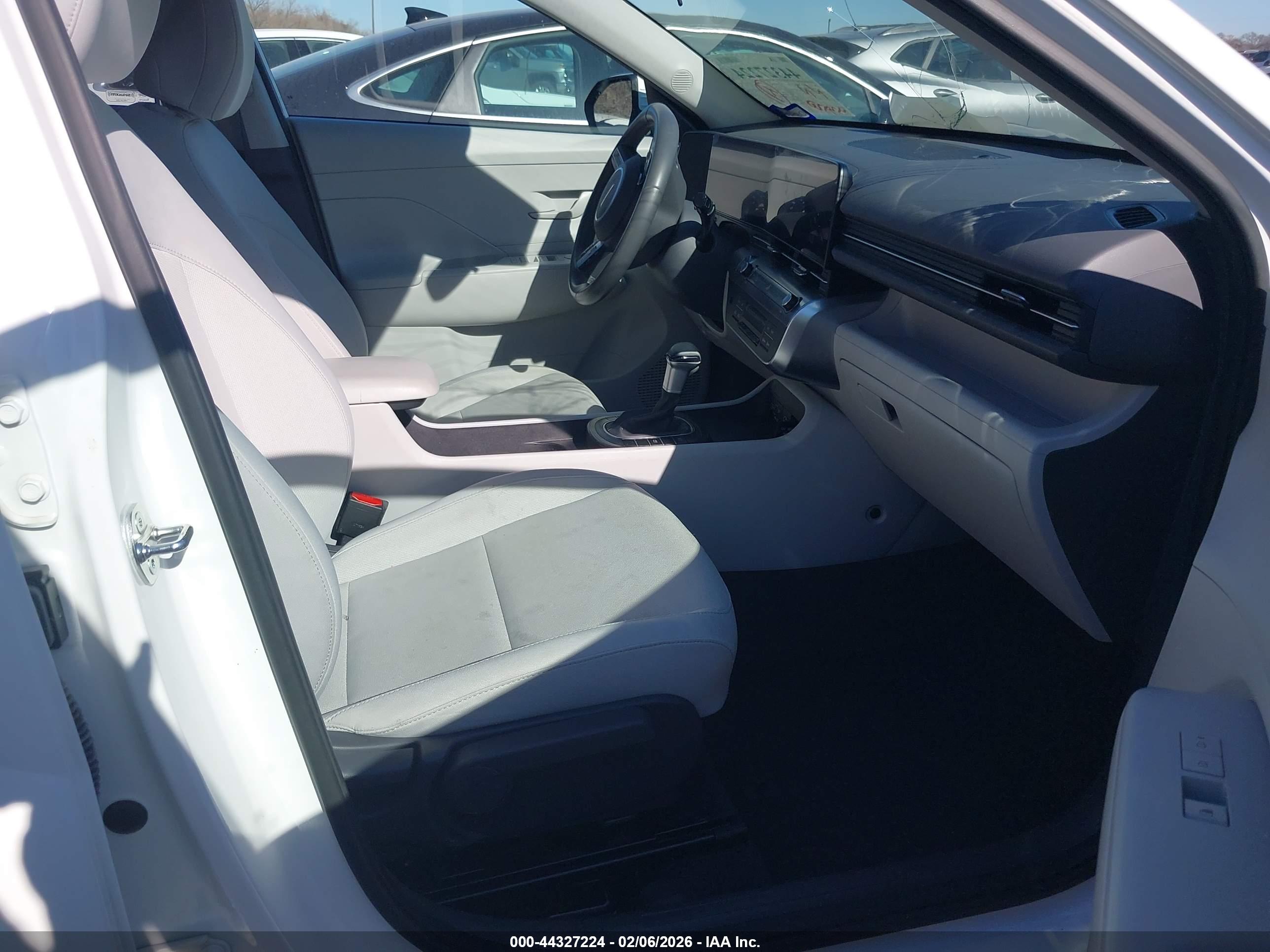 HYUNDAI KONA image 5