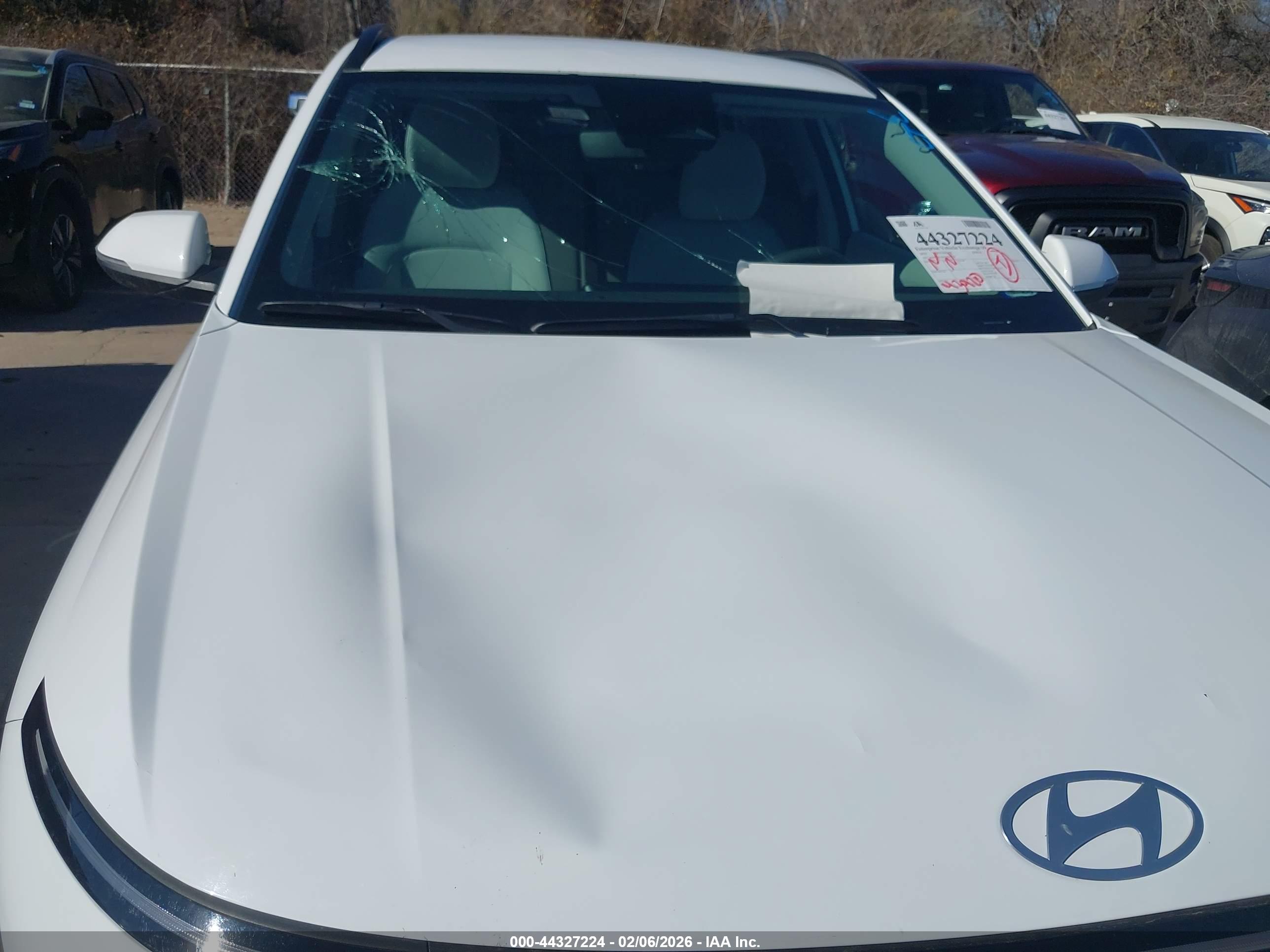 HYUNDAI KONA image 6